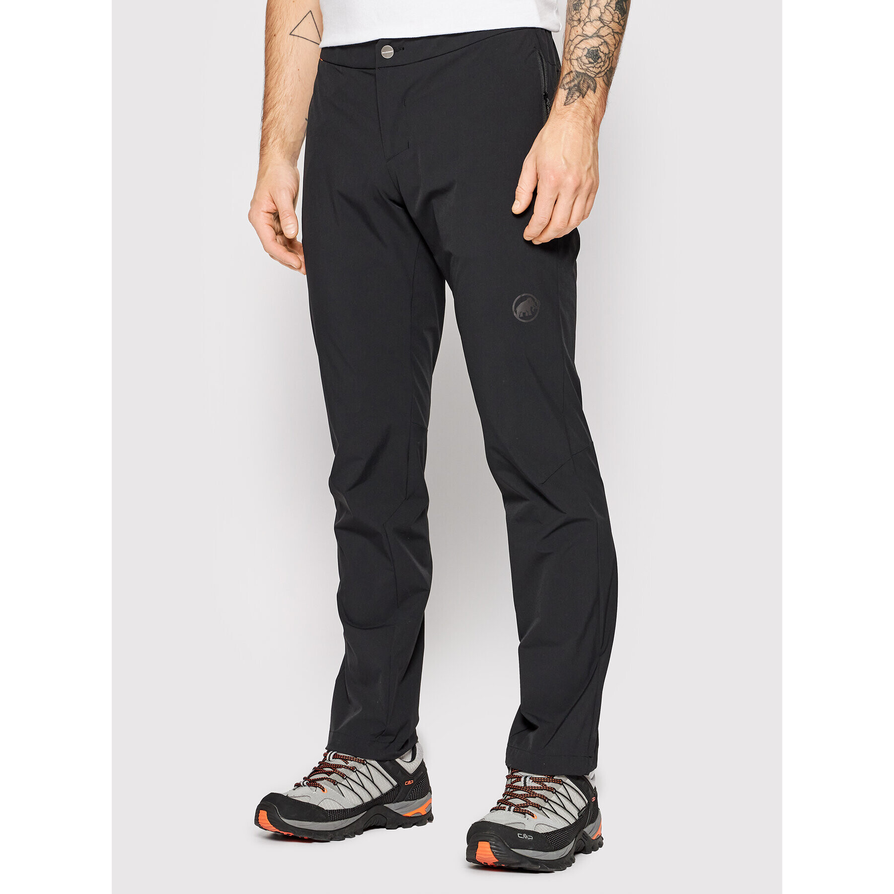 Mammut Pantaloni din material Runbold 1022-01311-0001-5010 Negru Athletic Fit - Pled.ro