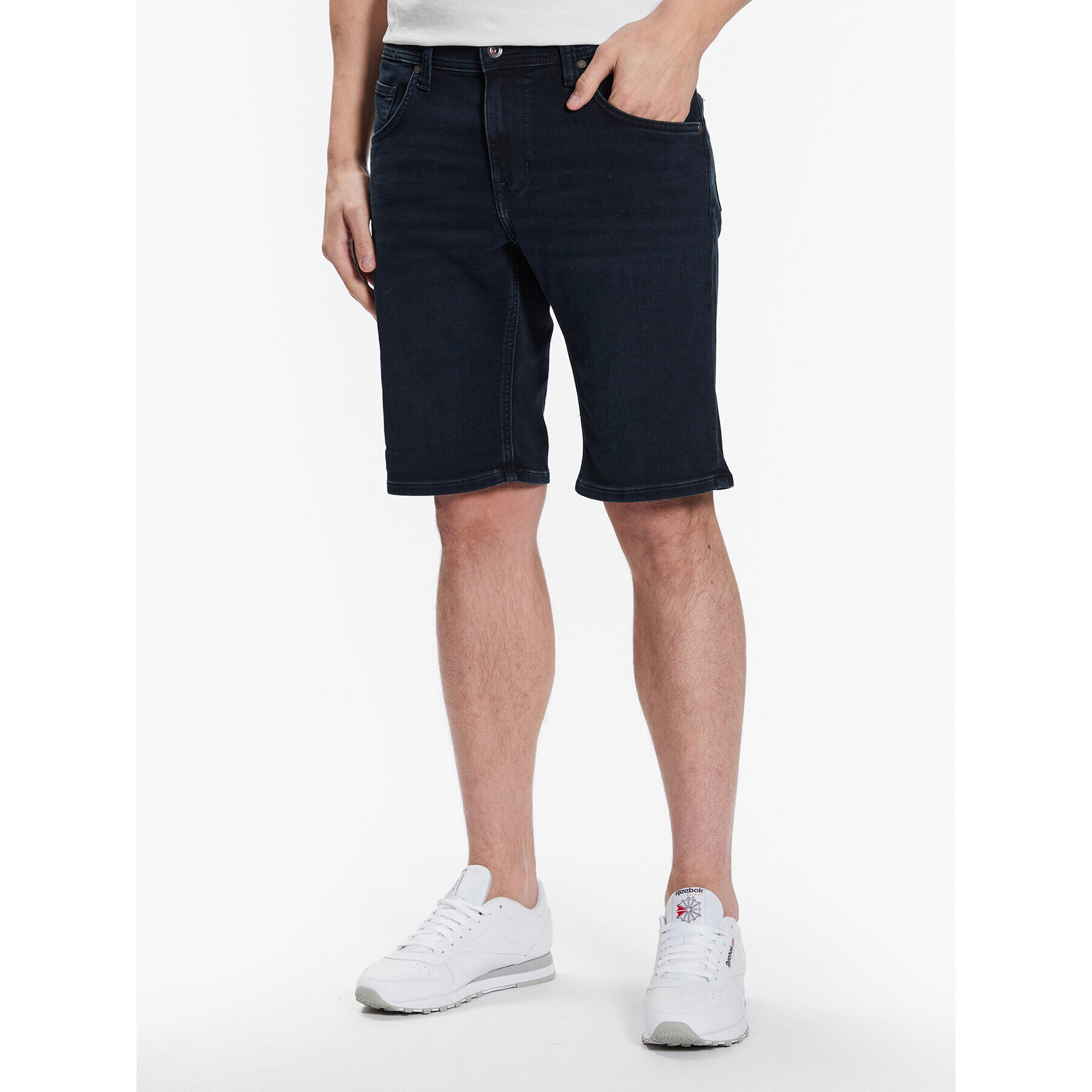 Mustang Pantaloni scurți de blugi Chicago 1013432 Bleumarin Regular Fit - Pled.ro