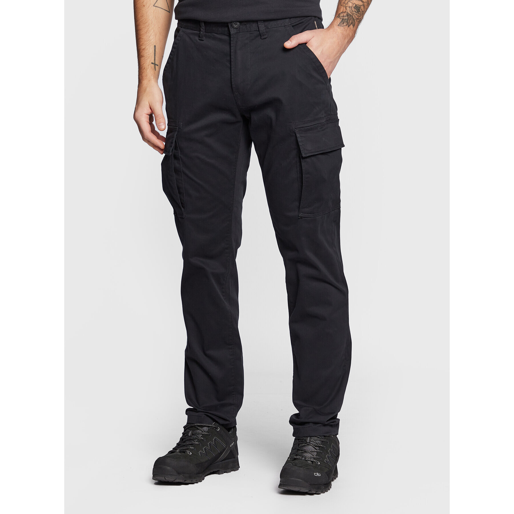 Napapijri Pantaloni din material Moto Wint 3 NP0A4GK3 Negru Regular Fit - Pled.ro