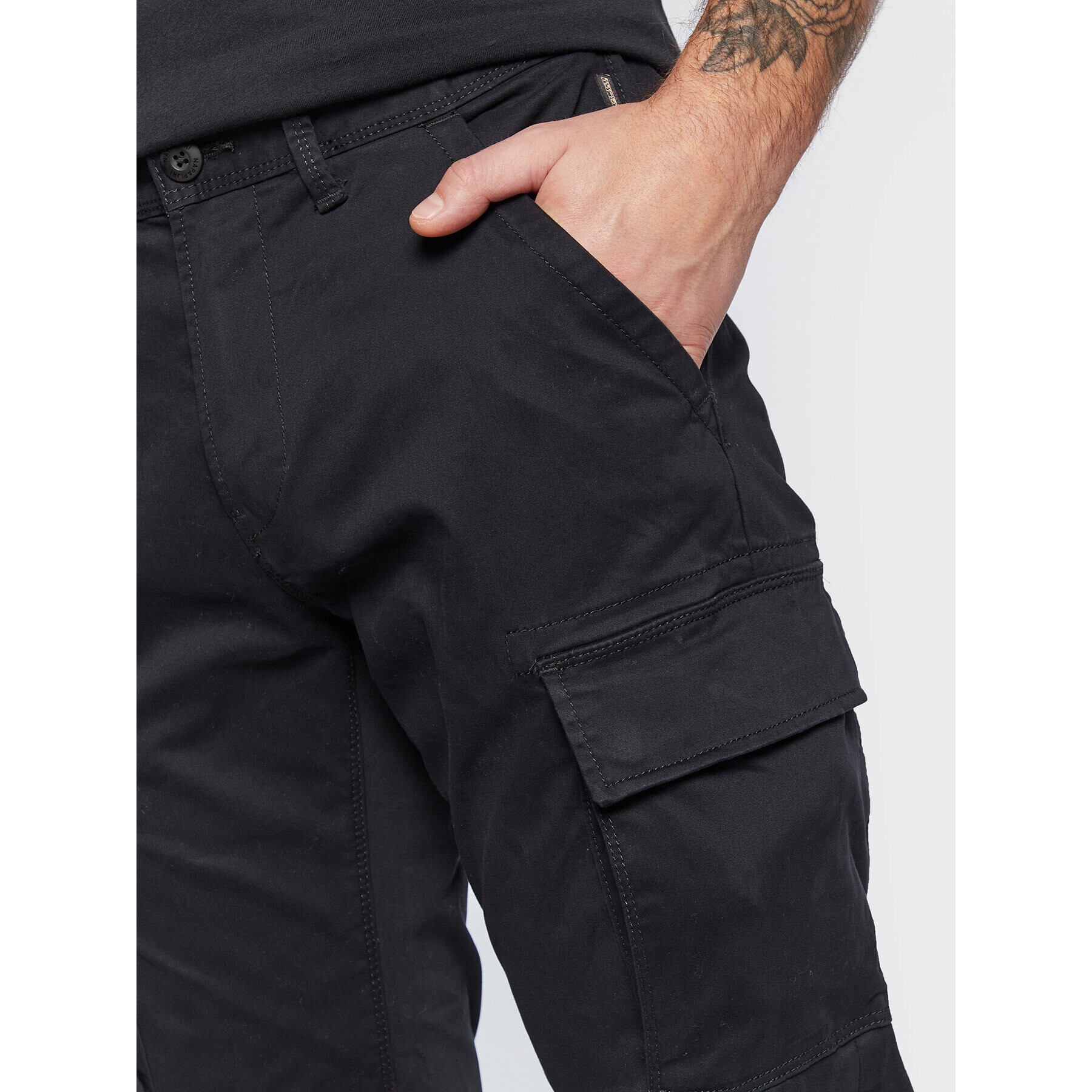 Napapijri Pantaloni din material Moto Wint 3 NP0A4GK3 Negru Regular Fit - Pled.ro