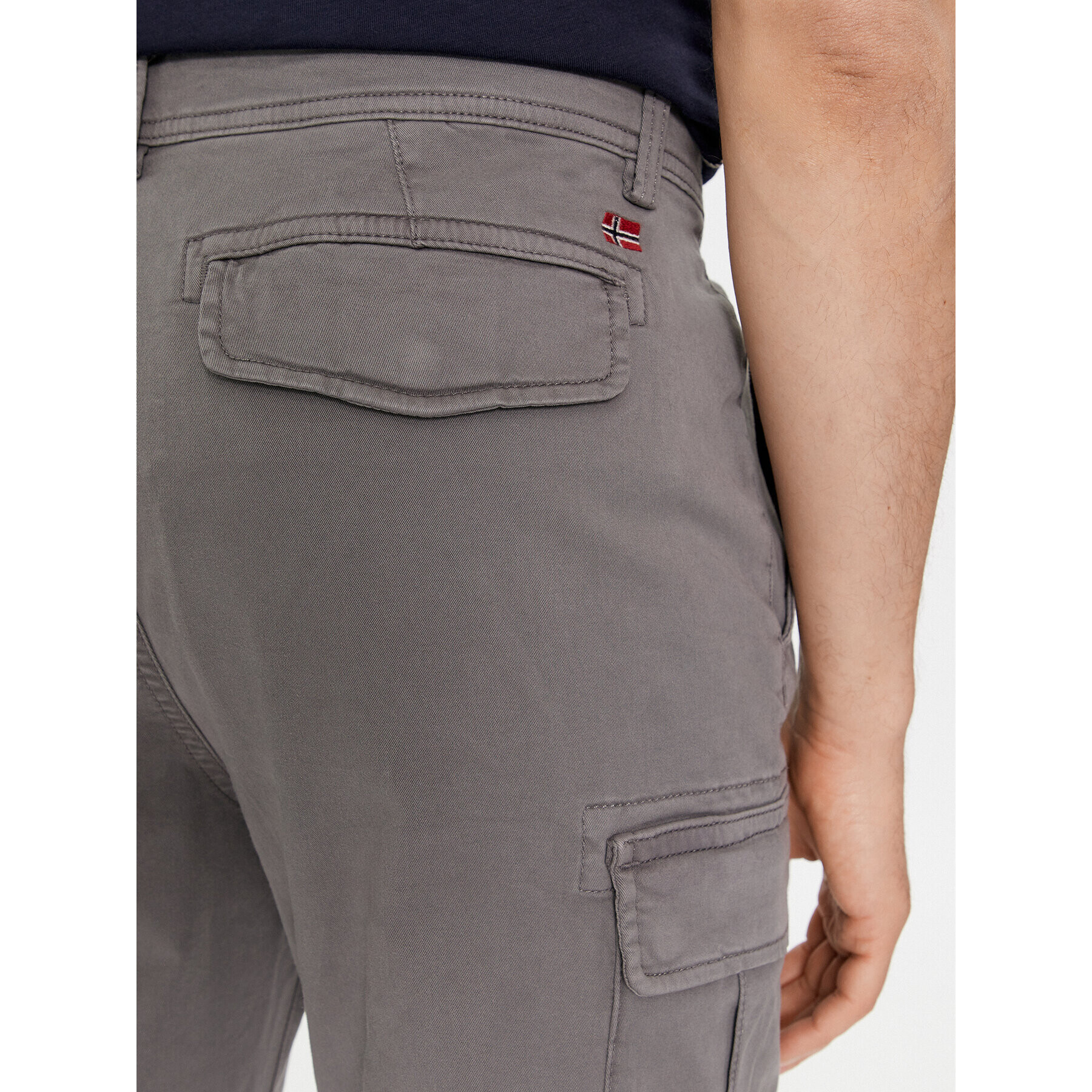 Napapijri Pantaloni din material Yasuni NP0A4H1G Gri Regular Fit - Pled.ro