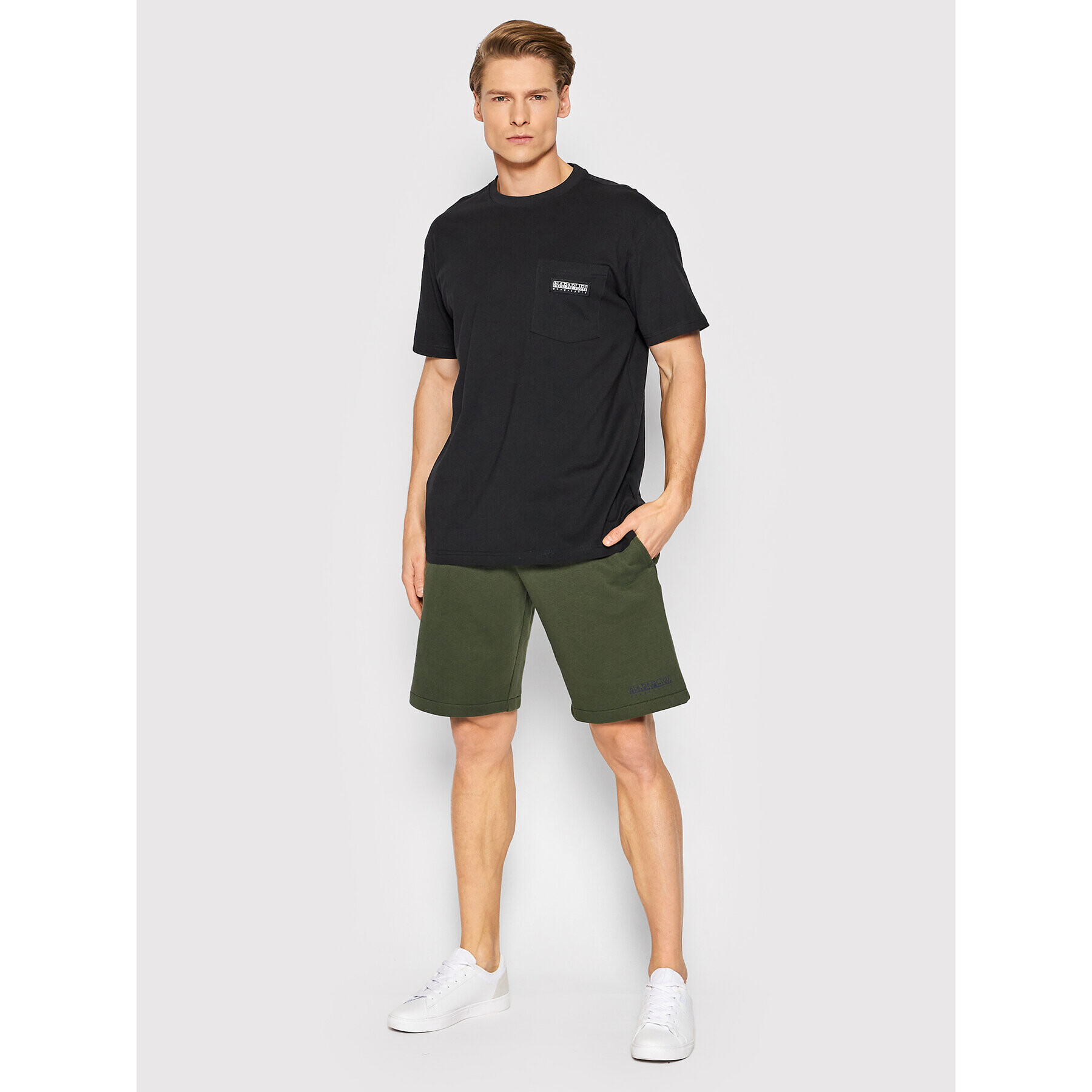 Napapijri Pantaloni scurți sport N-Box NP0A4GAO Verde Regular Fit - Pled.ro