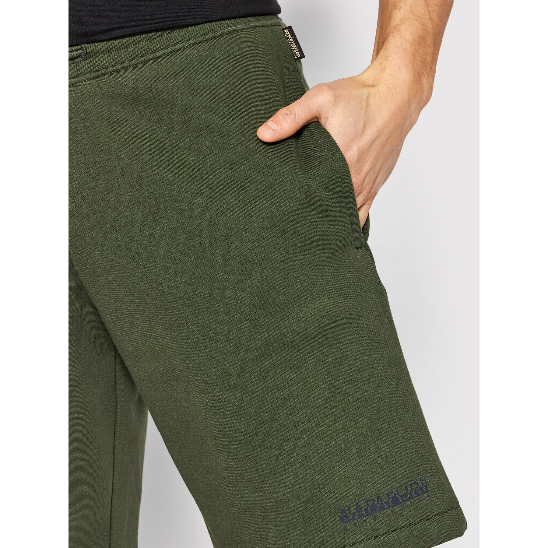 Napapijri Pantaloni scurți sport N-Box NP0A4GAO Verde Regular Fit - Pled.ro