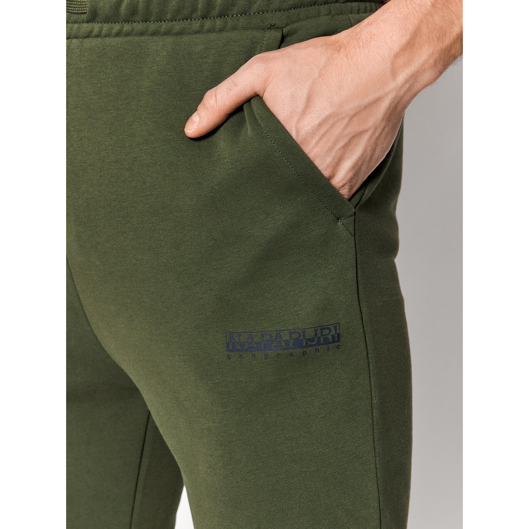 Napapijri Pantaloni trening M-Box 1 NP0A4GBL Verde Regular Fit - Pled.ro