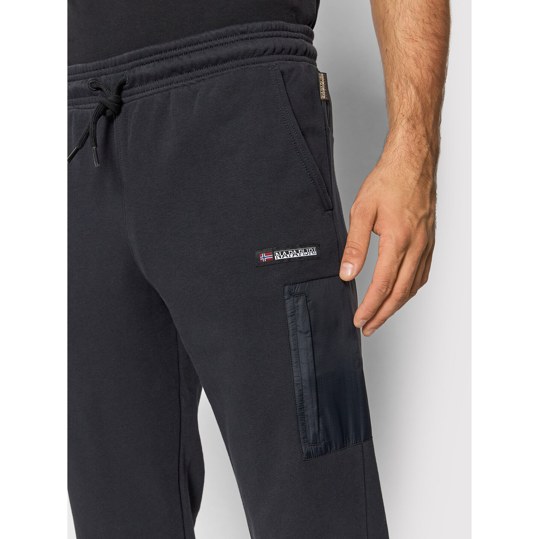 Napapijri Pantaloni trening Mamix NP0A4FR1 Negru Regular Fit - Pled.ro