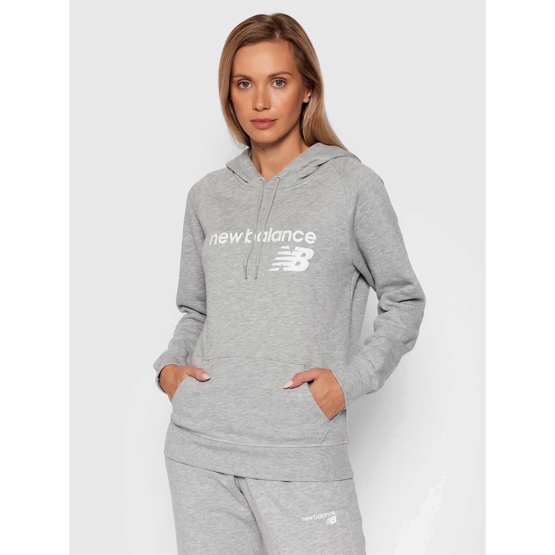 New Balance Bluză Classic Core Fleece WT03810 Gri Relaxed Fit - Pled.ro