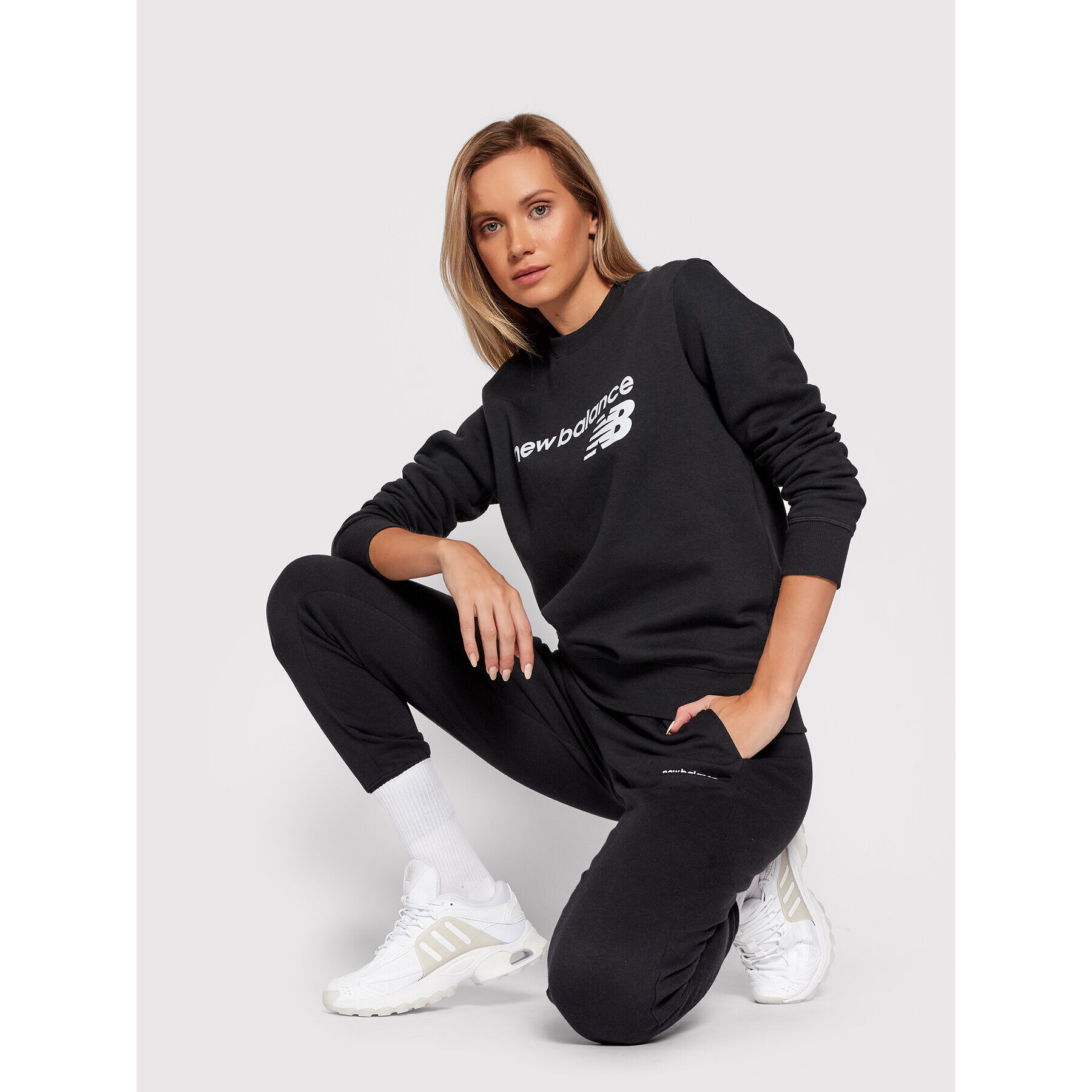 New Balance Bluză Classic Core Fleece WT03811 Negru Relaxed Fit - Pled.ro