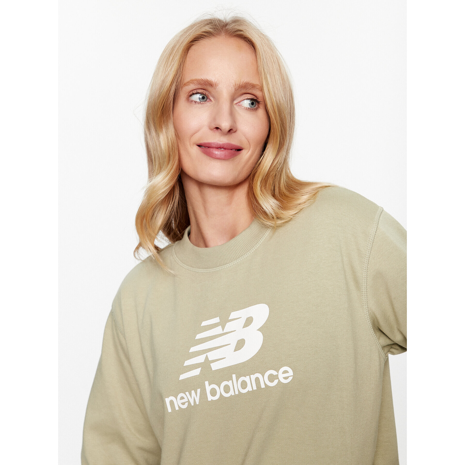 New Balance Bluză Essentials Stacked Logo French Terry Crewneck WT31532 Verde Regular Fit - Pled.ro