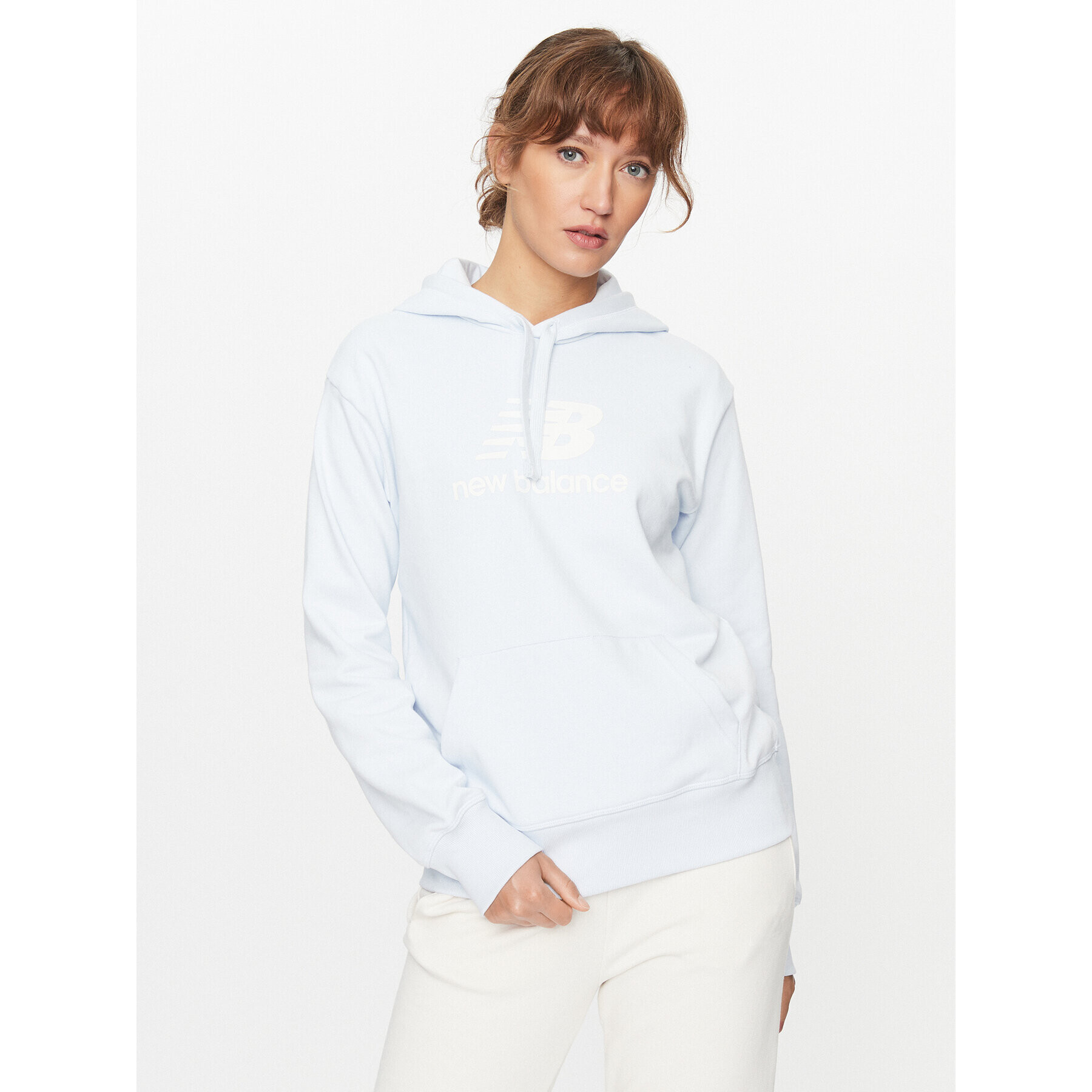 New Balance Bluză Essentials Stacked Logo Hoodie WT31533 Albastru Regular Fit - Pled.ro