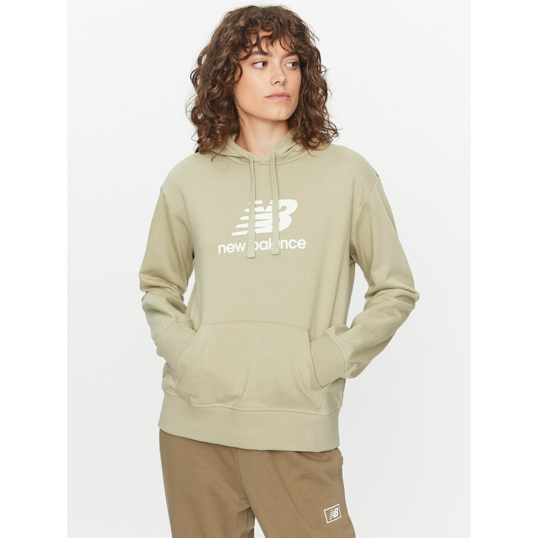 New Balance Bluză Essentials Stacked Logo Hoodie WT31533 Verde Regular Fit - Pled.ro