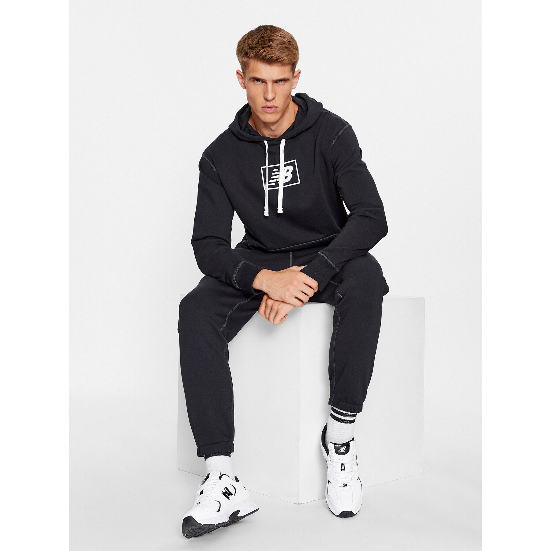 New Balance Bluză NB Essentials Hoodie MT33508 Negru Regular Fit - Pled.ro