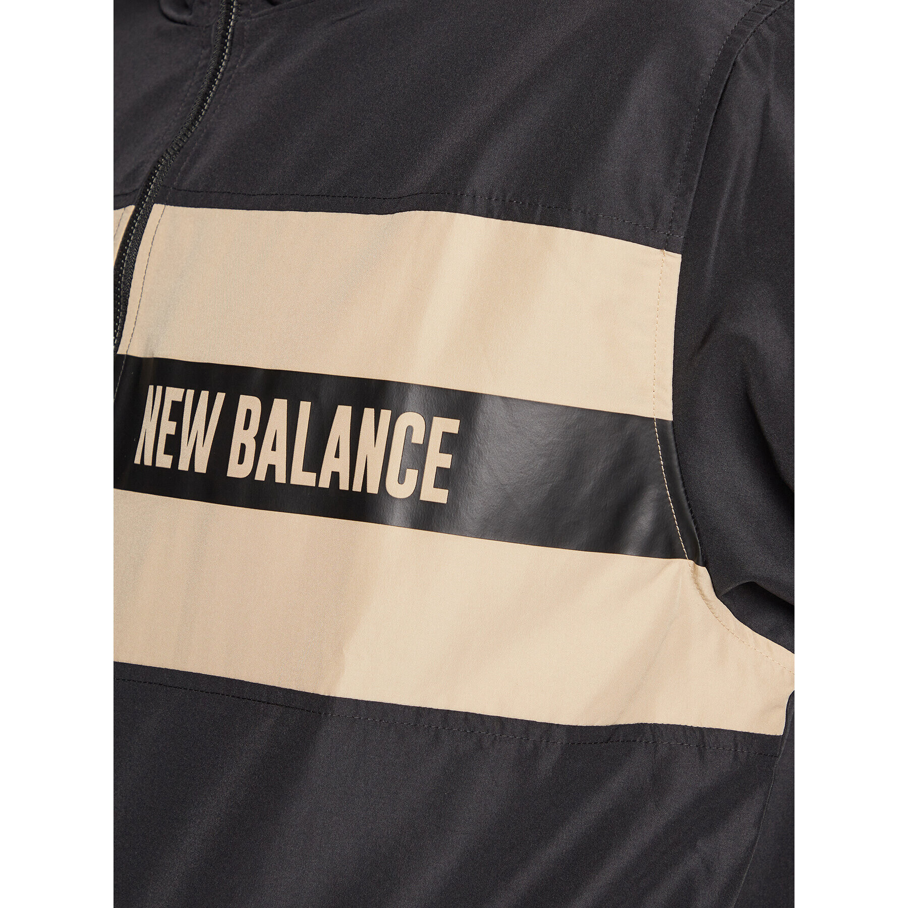 New Balance Geacă de vânt MJ23900 Negru Relaxed Fit - Pled.ro