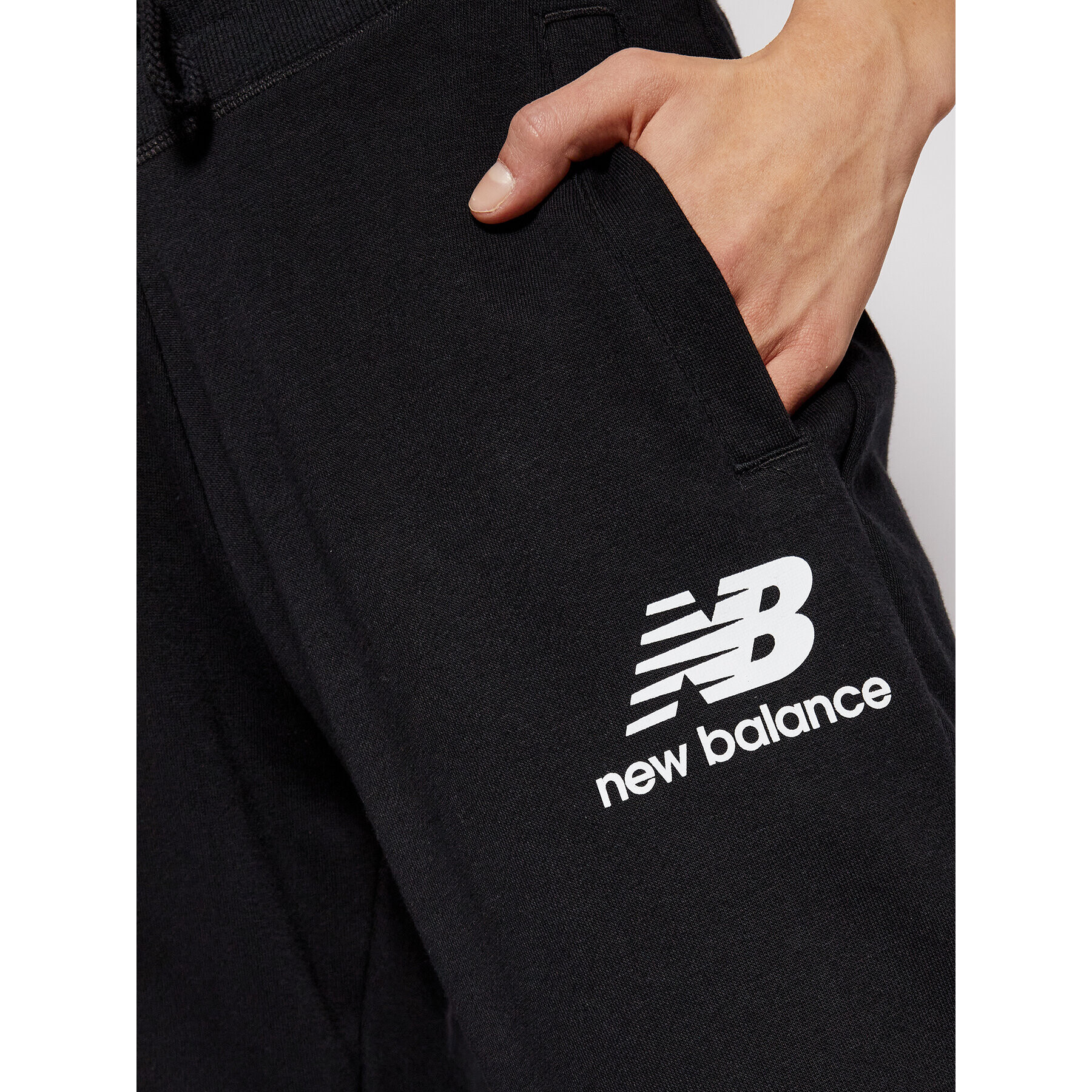 New Balance Pantaloni trening Esse NBWP03530 Negru Regular Fit - Pled.ro