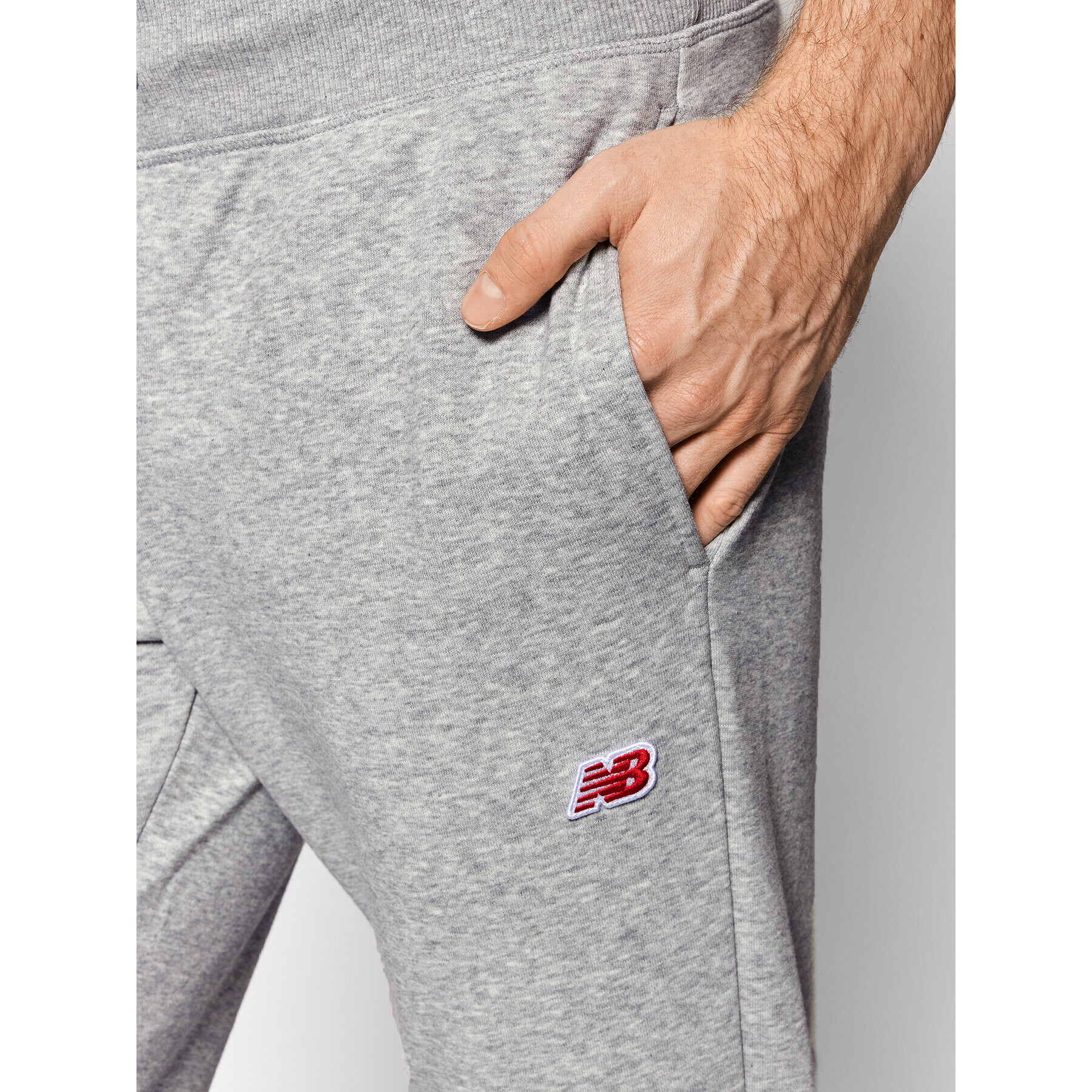 New Balance Pantaloni trening Small Pack MP01664 Gri Athletic Fit - Pled.ro