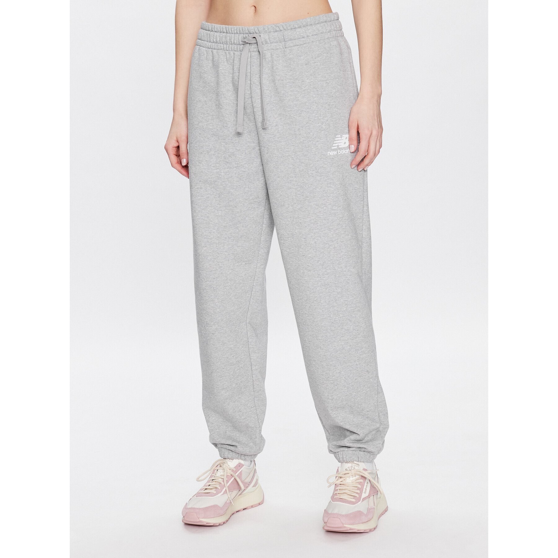 New Balance Pantaloni trening WP31530 Gri Relaxed Fit - Pled.ro