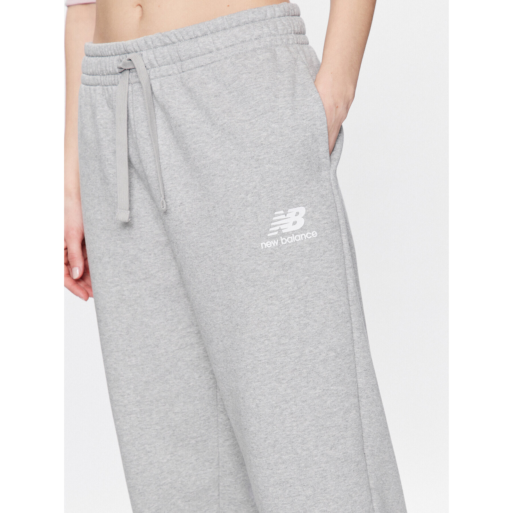 New Balance Pantaloni trening WP31530 Gri Relaxed Fit - Pled.ro