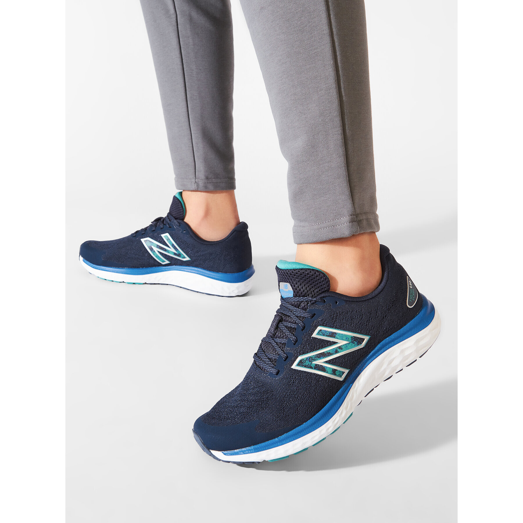 New Balance Pantofi M680RB7 Bleumarin - Pled.ro