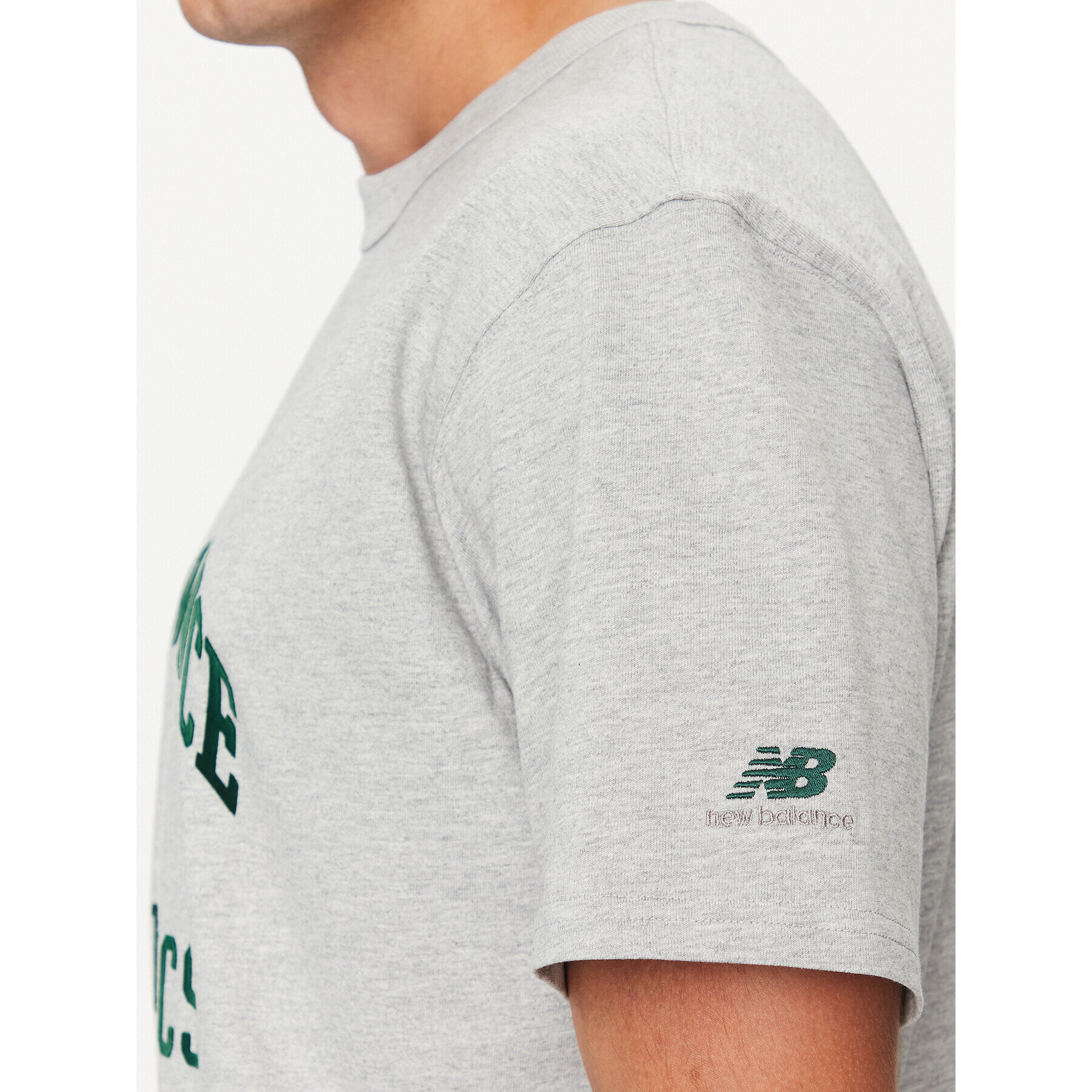 New Balance Tricou Athletics Varsity Graphic T-Shirt MT33551 Gri Regular Fit - Pled.ro