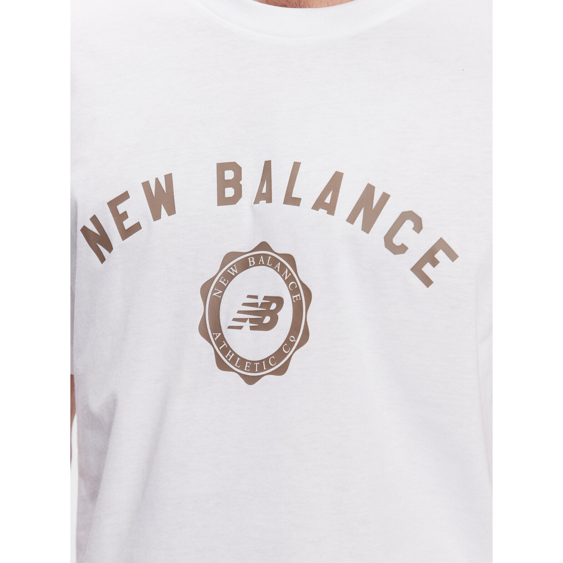 New Balance Tricou Sport Seasonal Graphic MT31904 Alb Relaxed Fit - Pled.ro