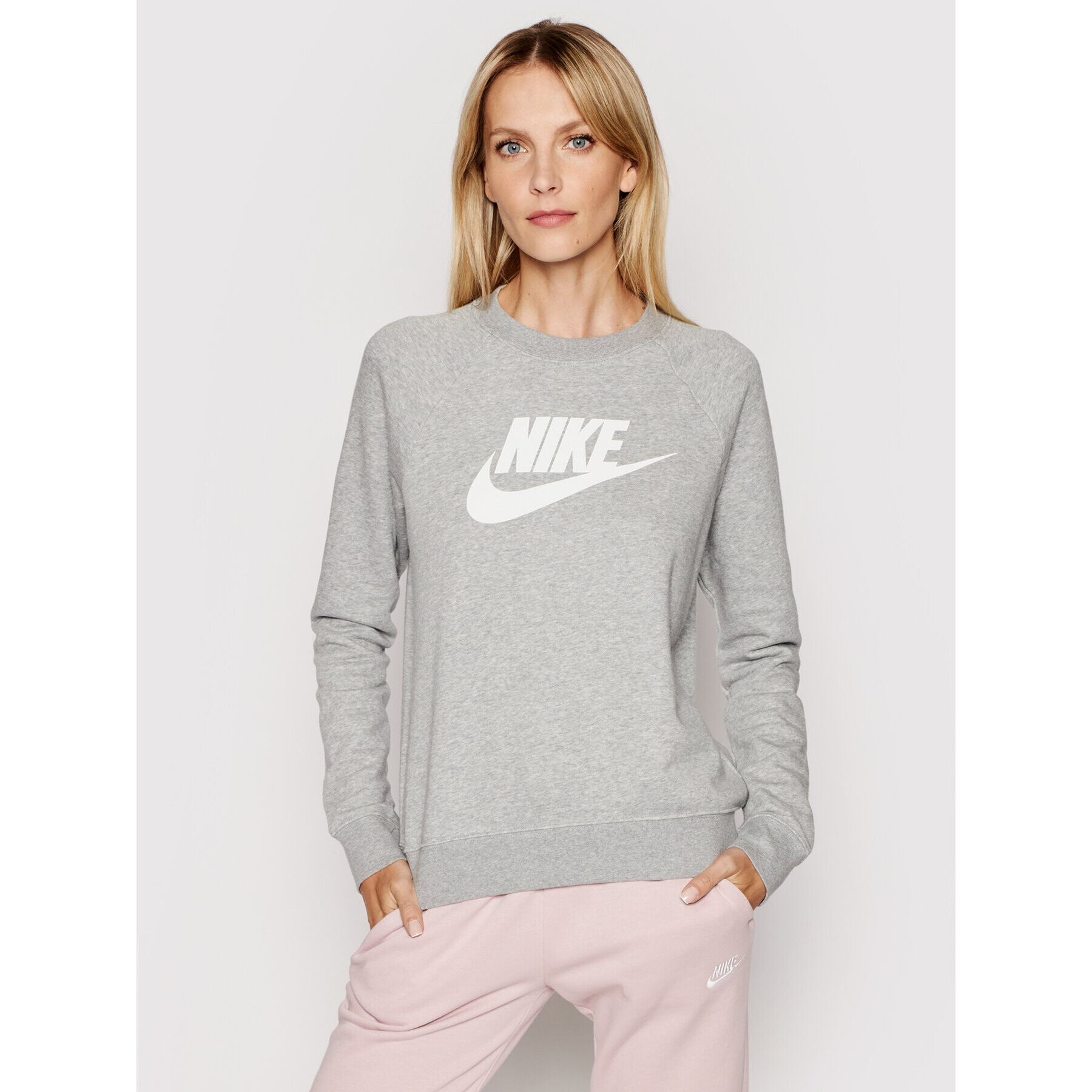 Nike Bluză Essential Crew BV4112 Gri Standard Fit - Pled.ro