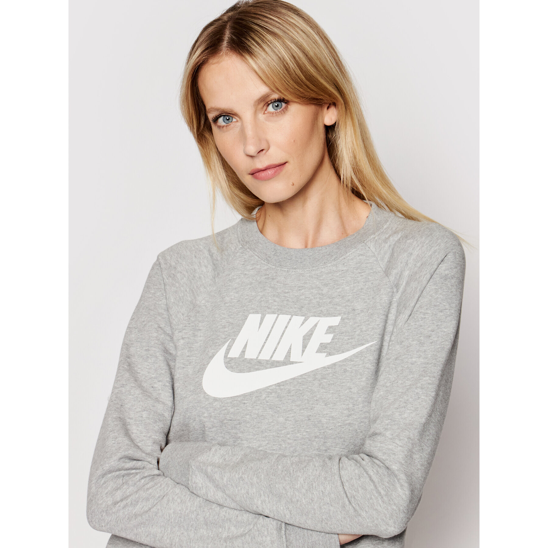 Nike Bluză Essential Crew BV4112 Gri Standard Fit - Pled.ro