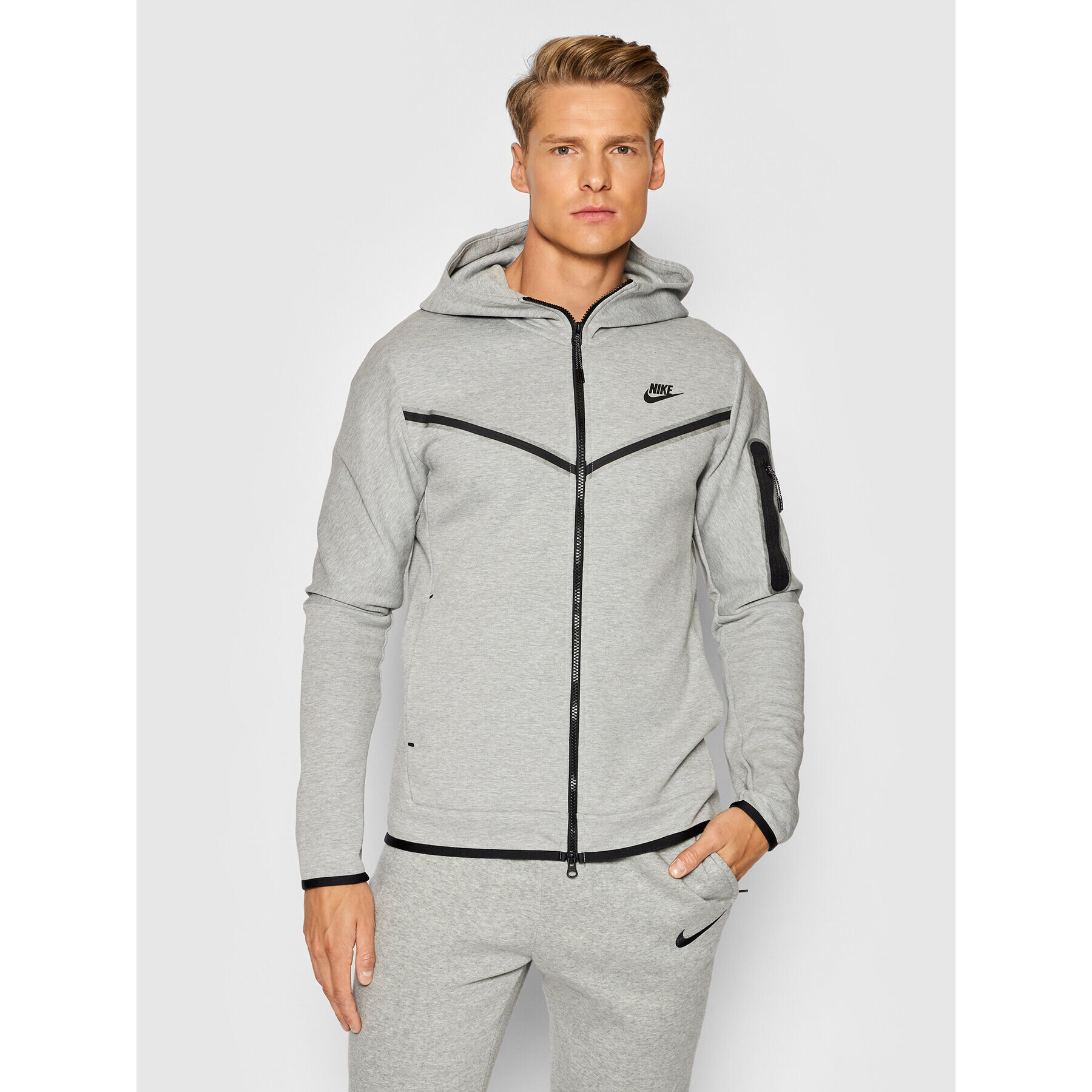 Nike Bluză Sportswear Tech CU4489 Gri Standard Fit - Pled.ro