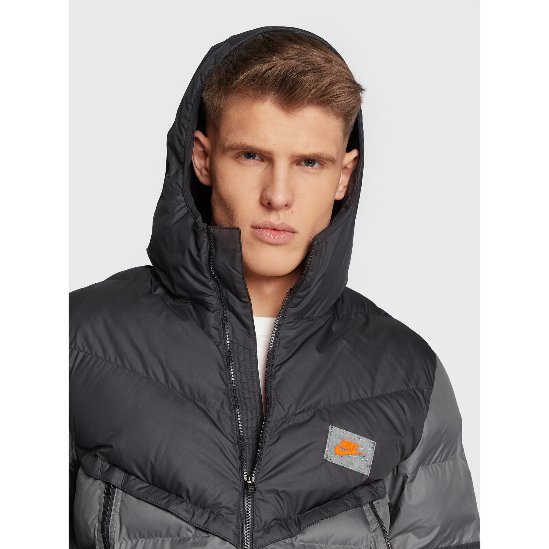 Nike Geacă din puf Sportswear Windrunner DX2040 Gri Regular Fit - Pled.ro