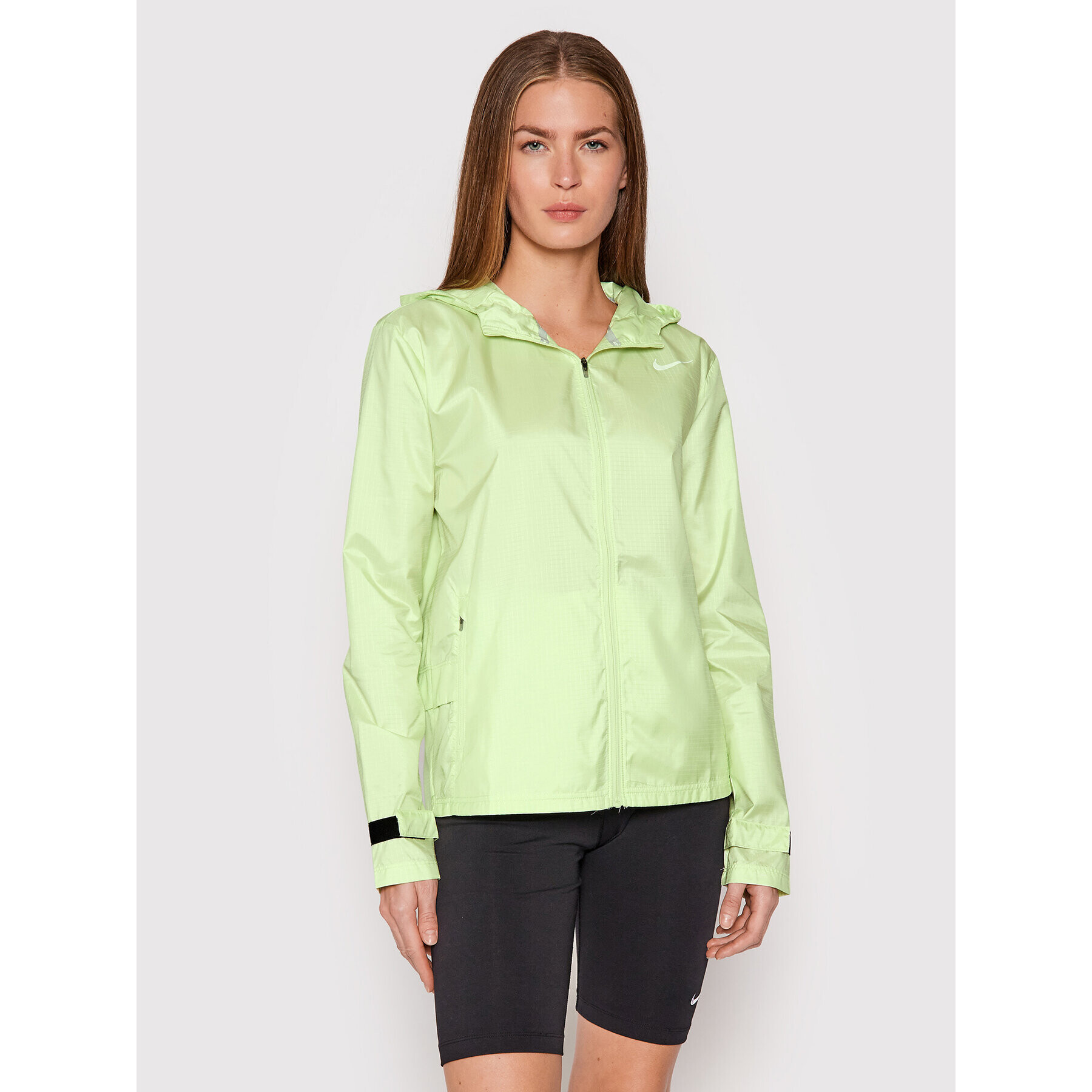 Nike Geacă pentru alergare Essential CU3217 Verde Standard Fit - Pled.ro