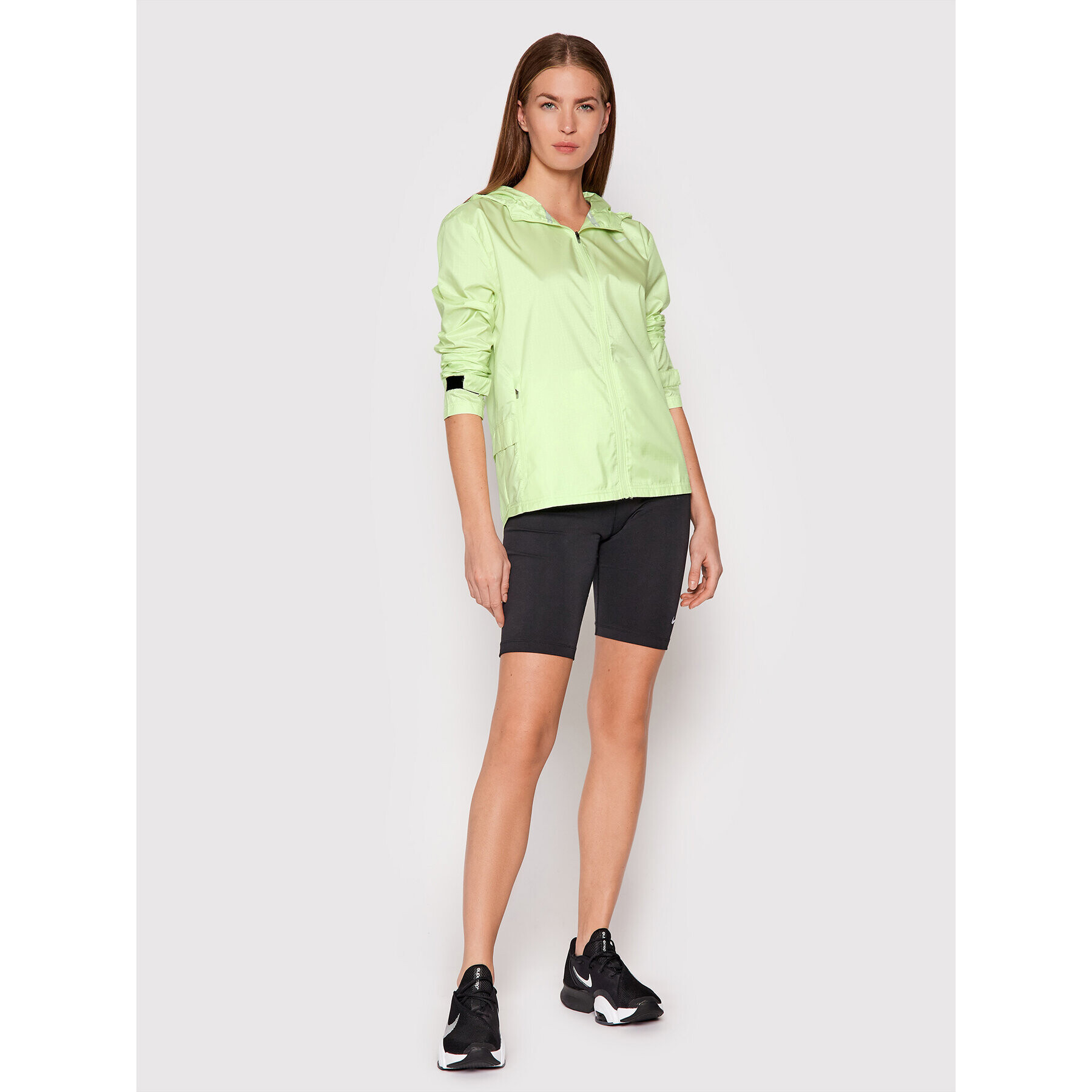 Nike Geacă pentru alergare Essential CU3217 Verde Standard Fit - Pled.ro