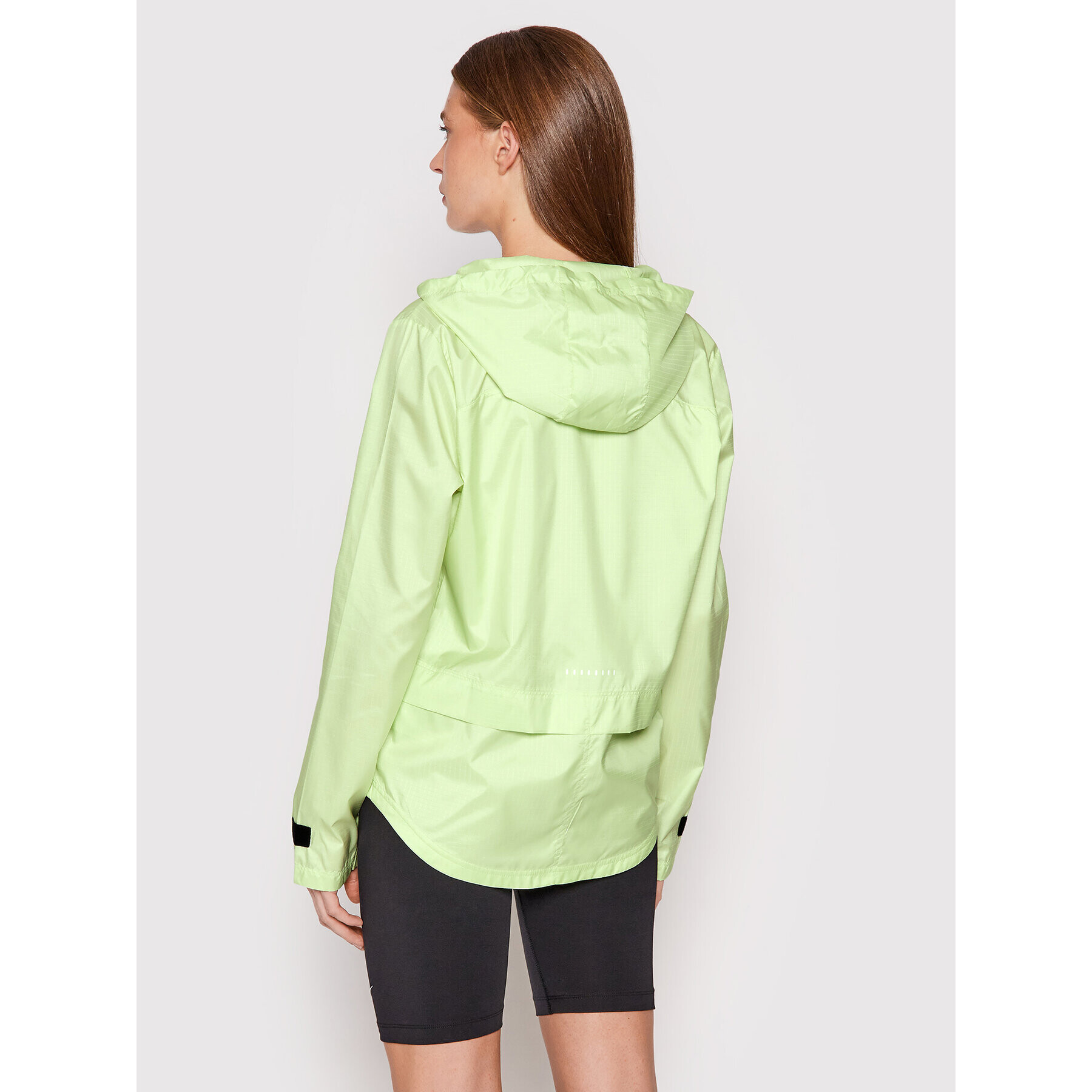 Nike Geacă pentru alergare Essential CU3217 Verde Standard Fit - Pled.ro