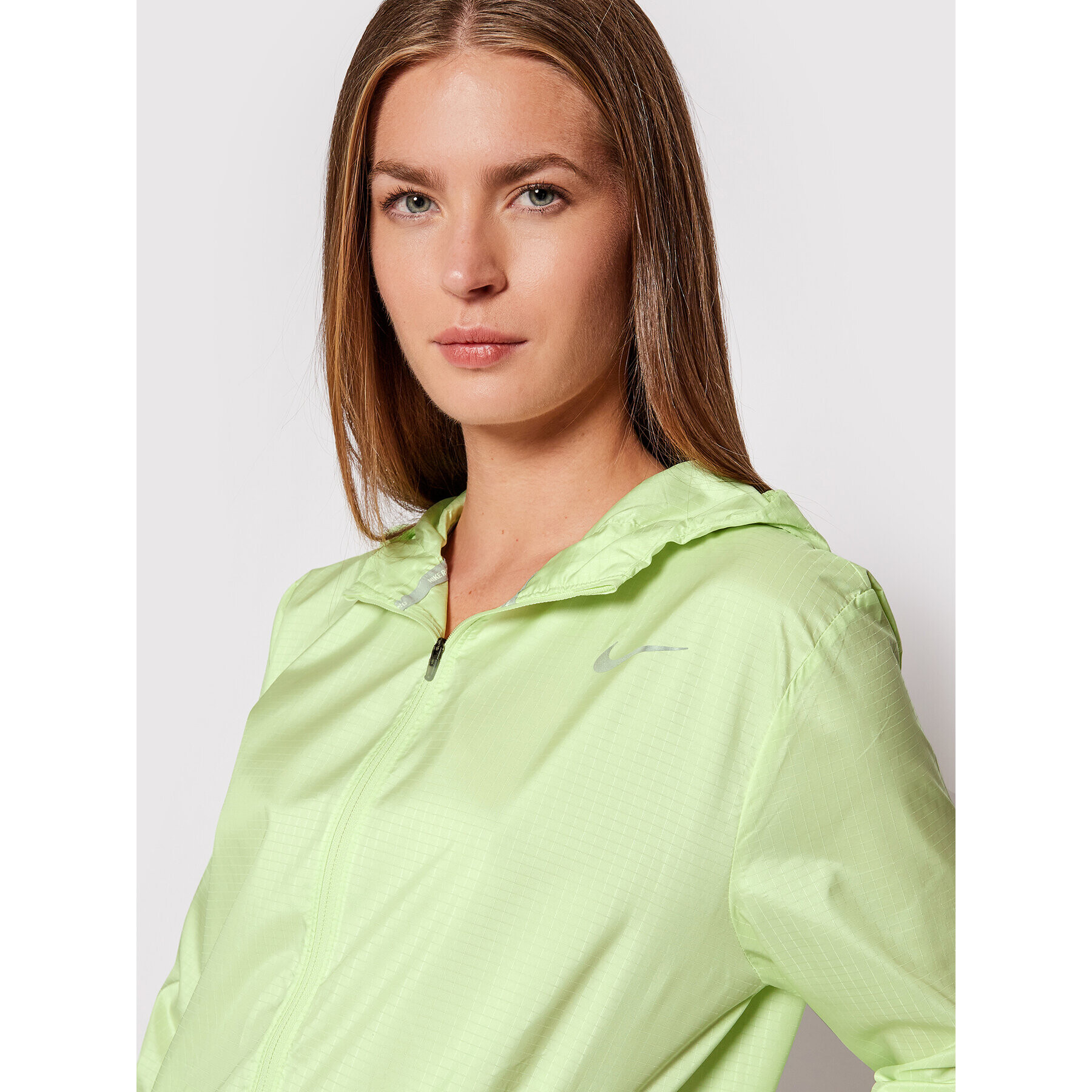 Nike Geacă pentru alergare Essential CU3217 Verde Standard Fit - Pled.ro