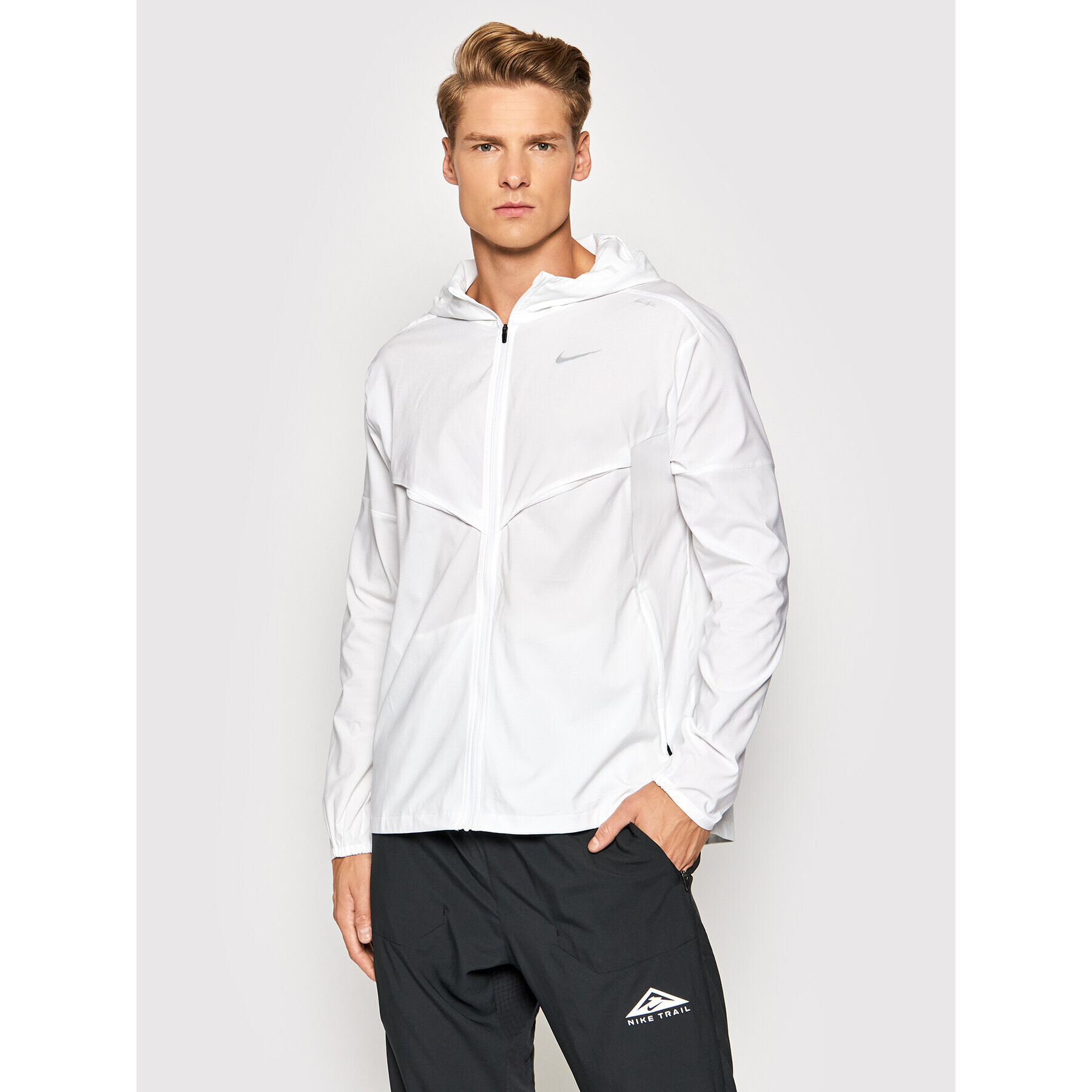 Nike Geacă pentru alergare Windrunner CZ9070 Alb Standard Fit - Pled.ro