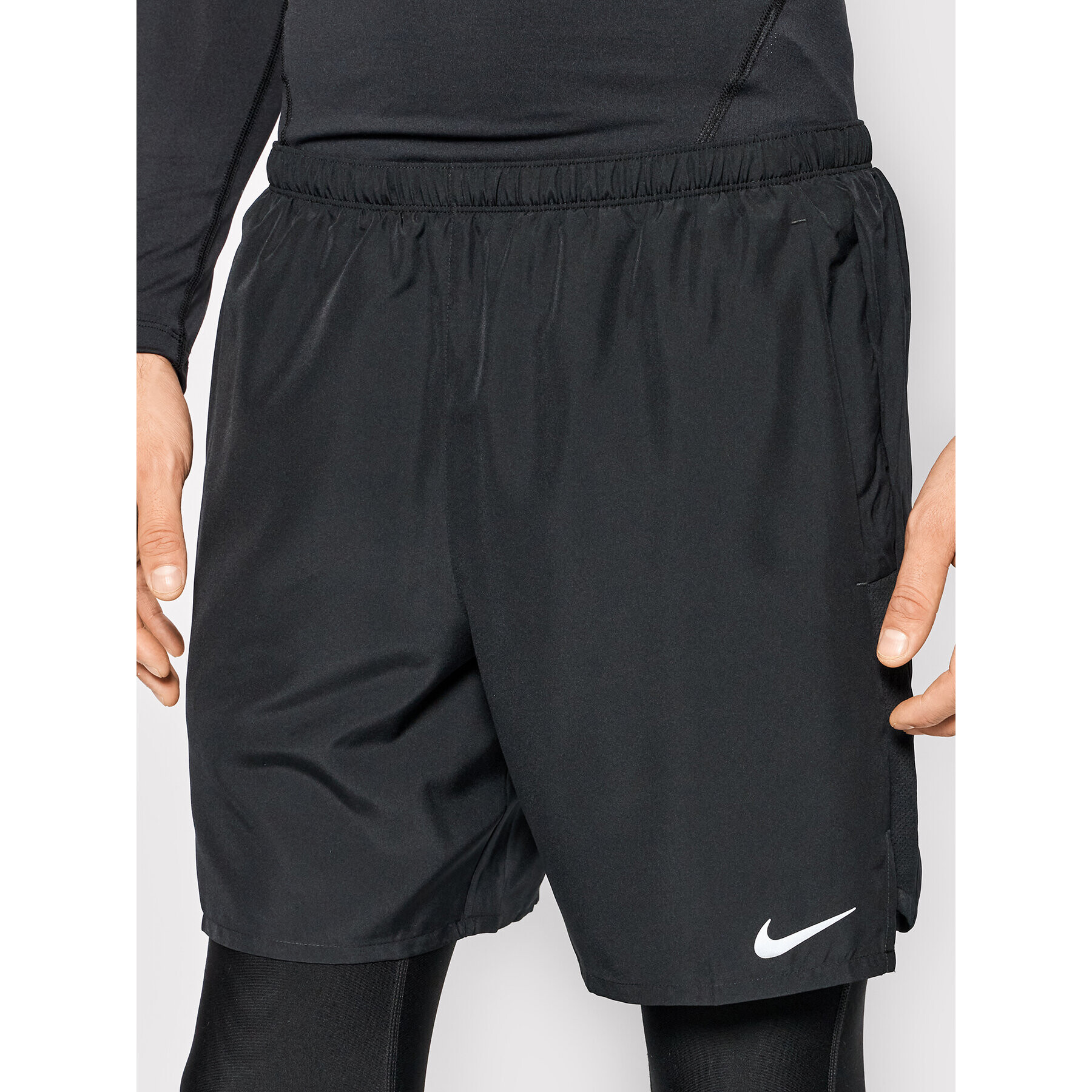 Nike Pantaloni scurți sport Challenger CZ9066 Negru Standard Fit - Pled.ro