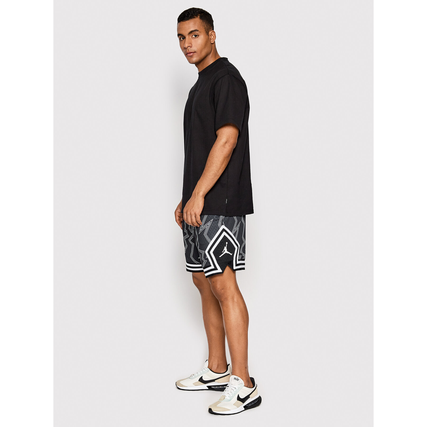 Nike Pantaloni scurți sport Jordan Air DH9079 Negru Standard Fit - Pled.ro