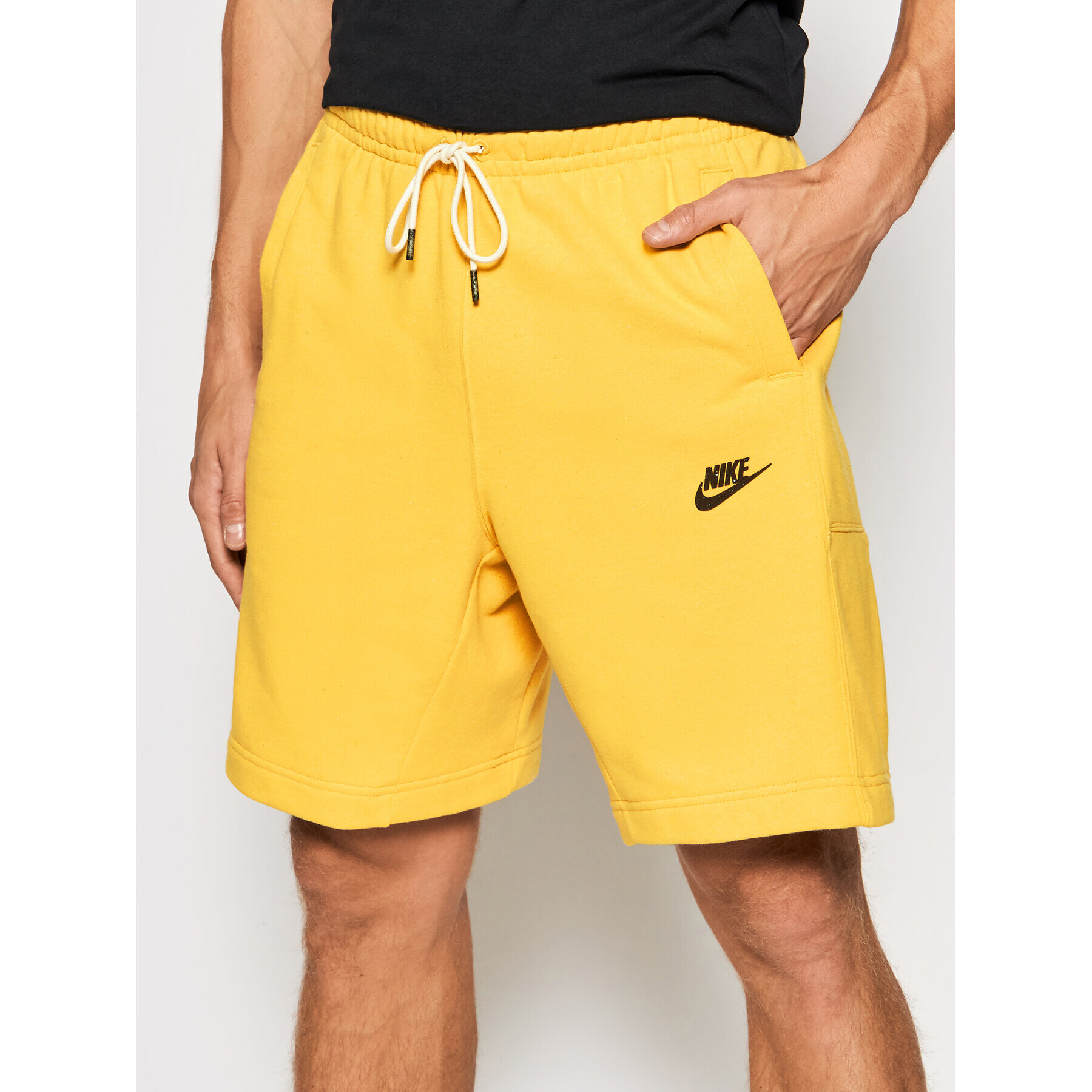 Nike Pantaloni scurți sport Revival DA0688 Galben Standard Fit - Pled.ro