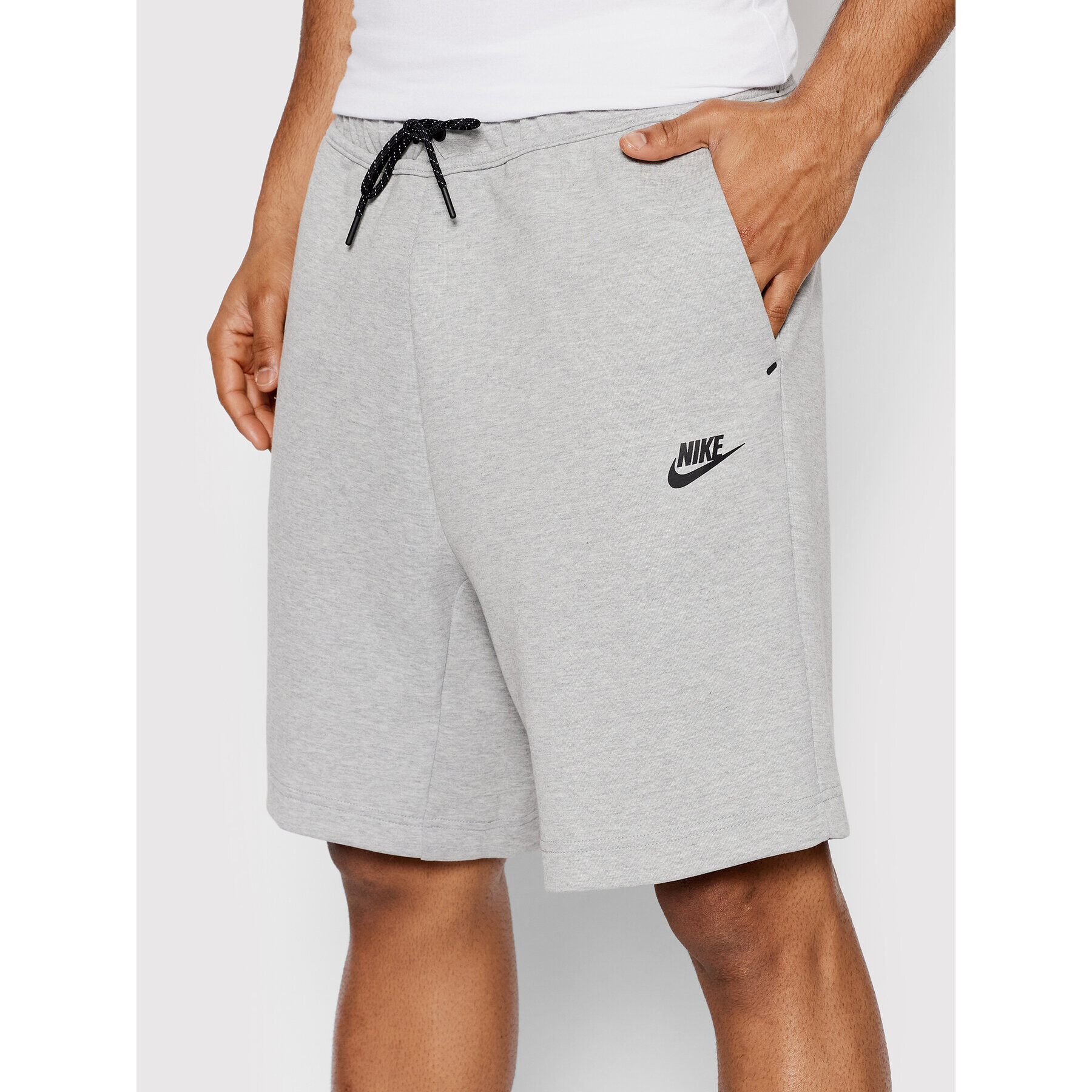 Nike Pantaloni scurți sport Sportswear Tech CU4503 Gri Standard Fit - Pled.ro