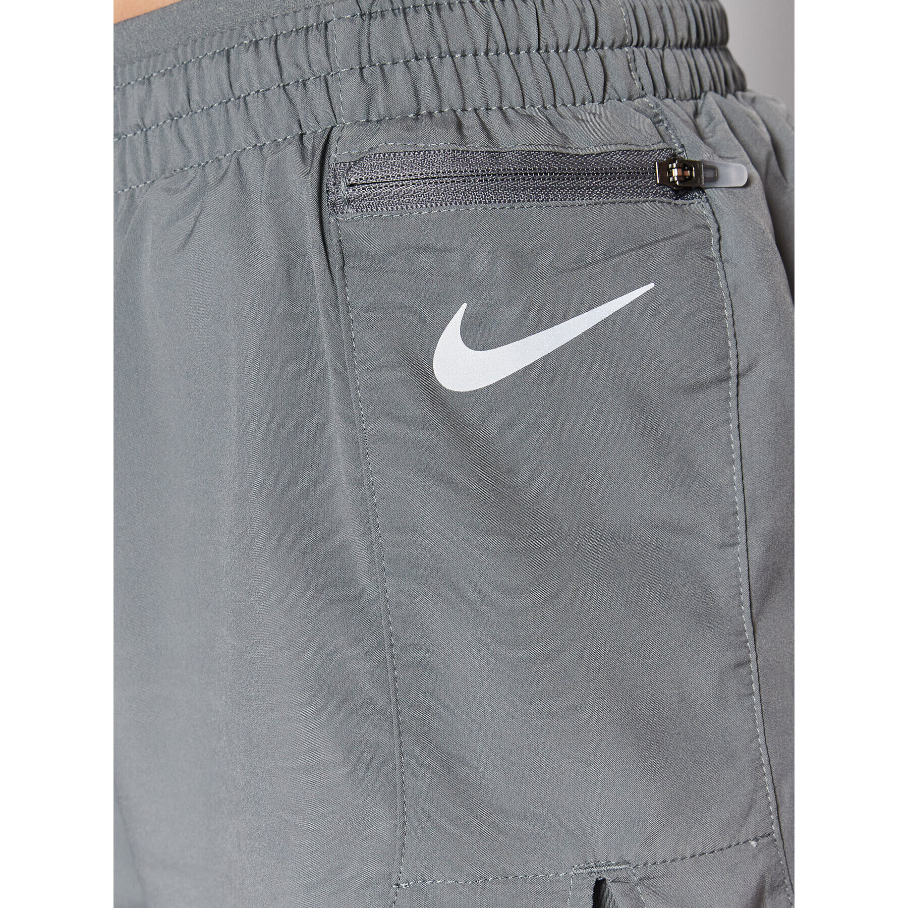 Nike Pantaloni scurți sport Tempo Luxe CZ9574 Gri Regular Fit - Pled.ro