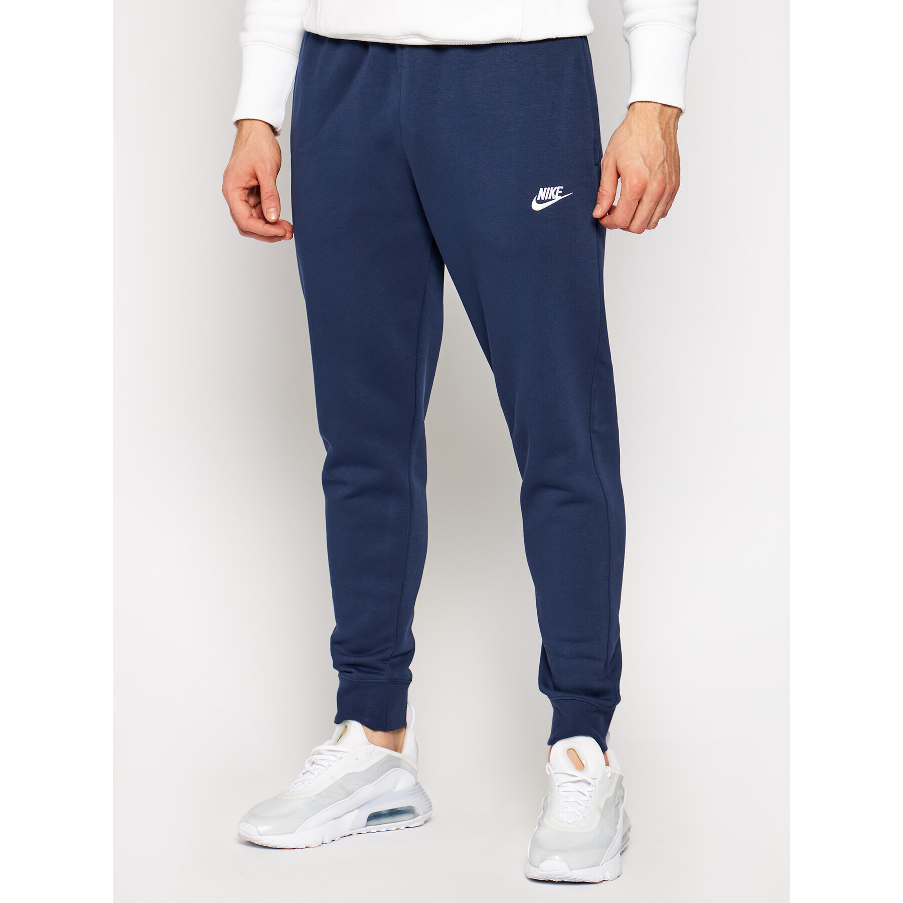 Nike Pantaloni trening Club BV2671 Bleumarin Standard Fit - Pled.ro