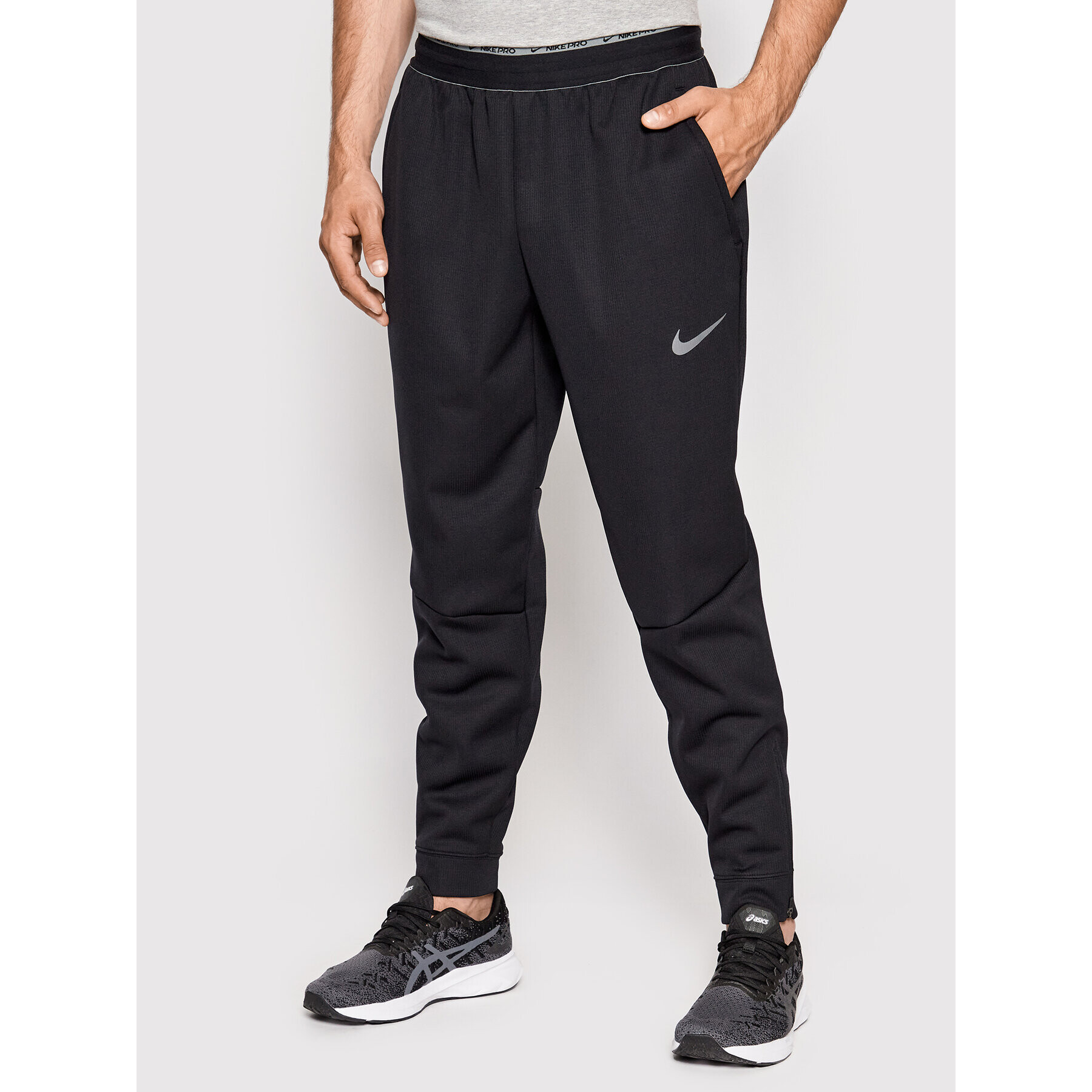 Nike Pantaloni trening Pro Therma-Fit DD2122 Negru Standard Fit - Pled.ro