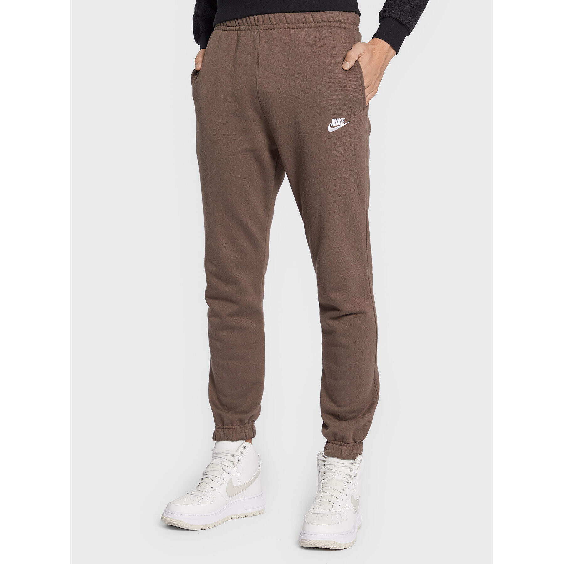 Nike Pantaloni trening Sportswear Club BV2737 Maro Regular Fit - Pled.ro