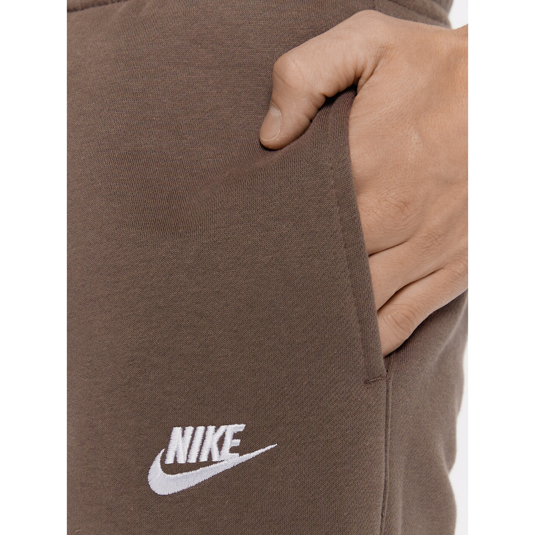 Nike Pantaloni trening Sportswear Club BV2737 Maro Regular Fit - Pled.ro