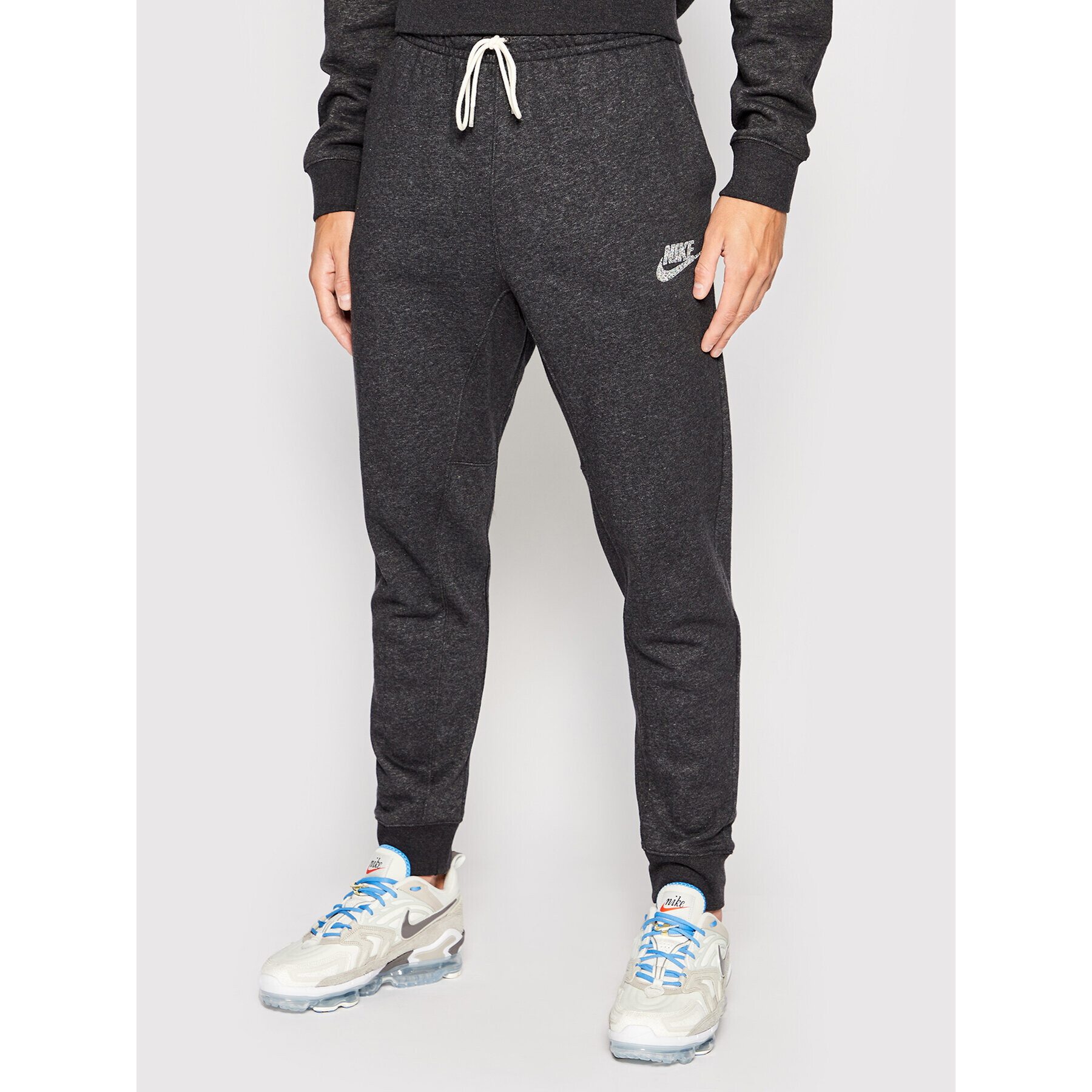 Nike Pantaloni trening Sportswear DM5626 Gri Standard Fit - Pled.ro