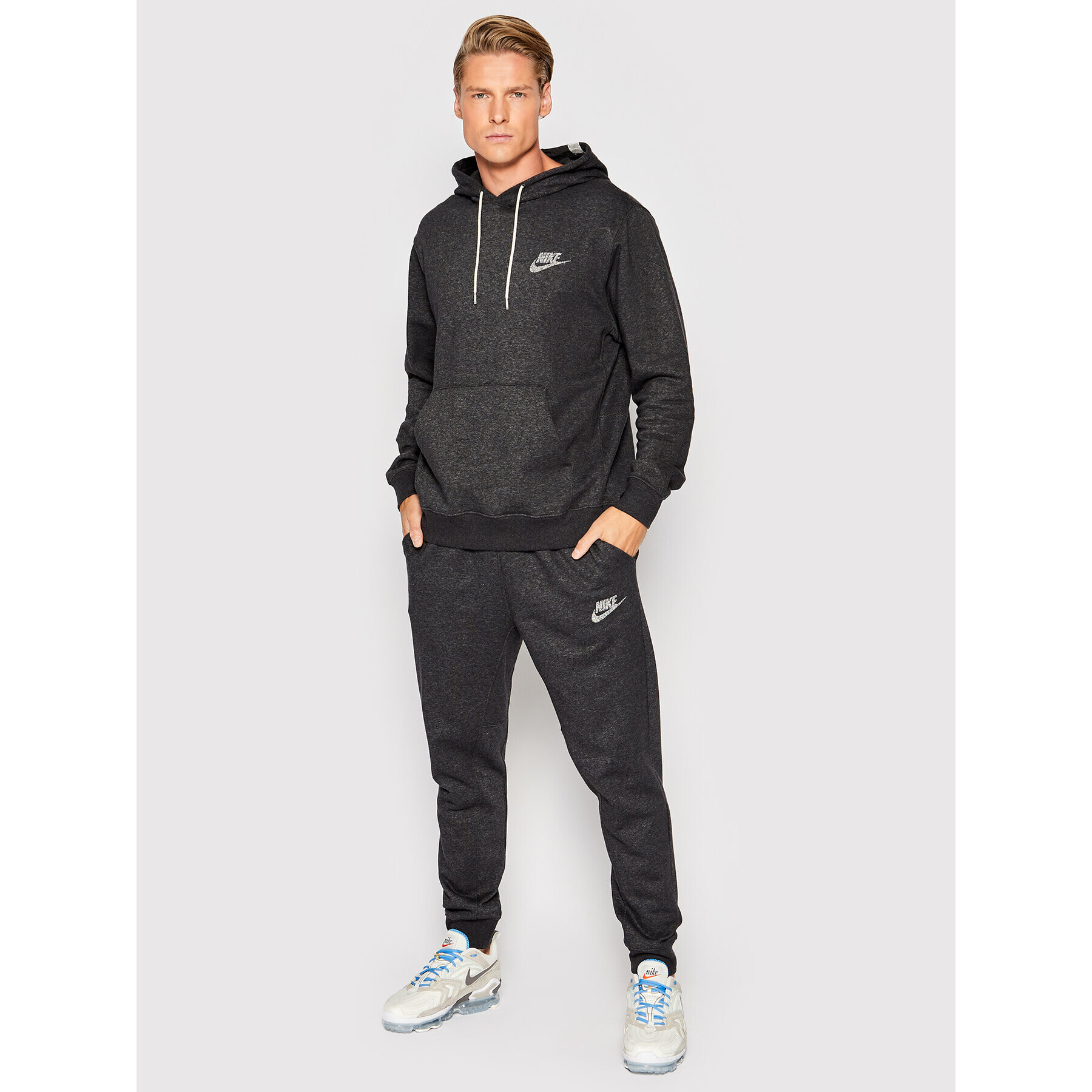 Nike Pantaloni trening Sportswear DM5626 Gri Standard Fit - Pled.ro