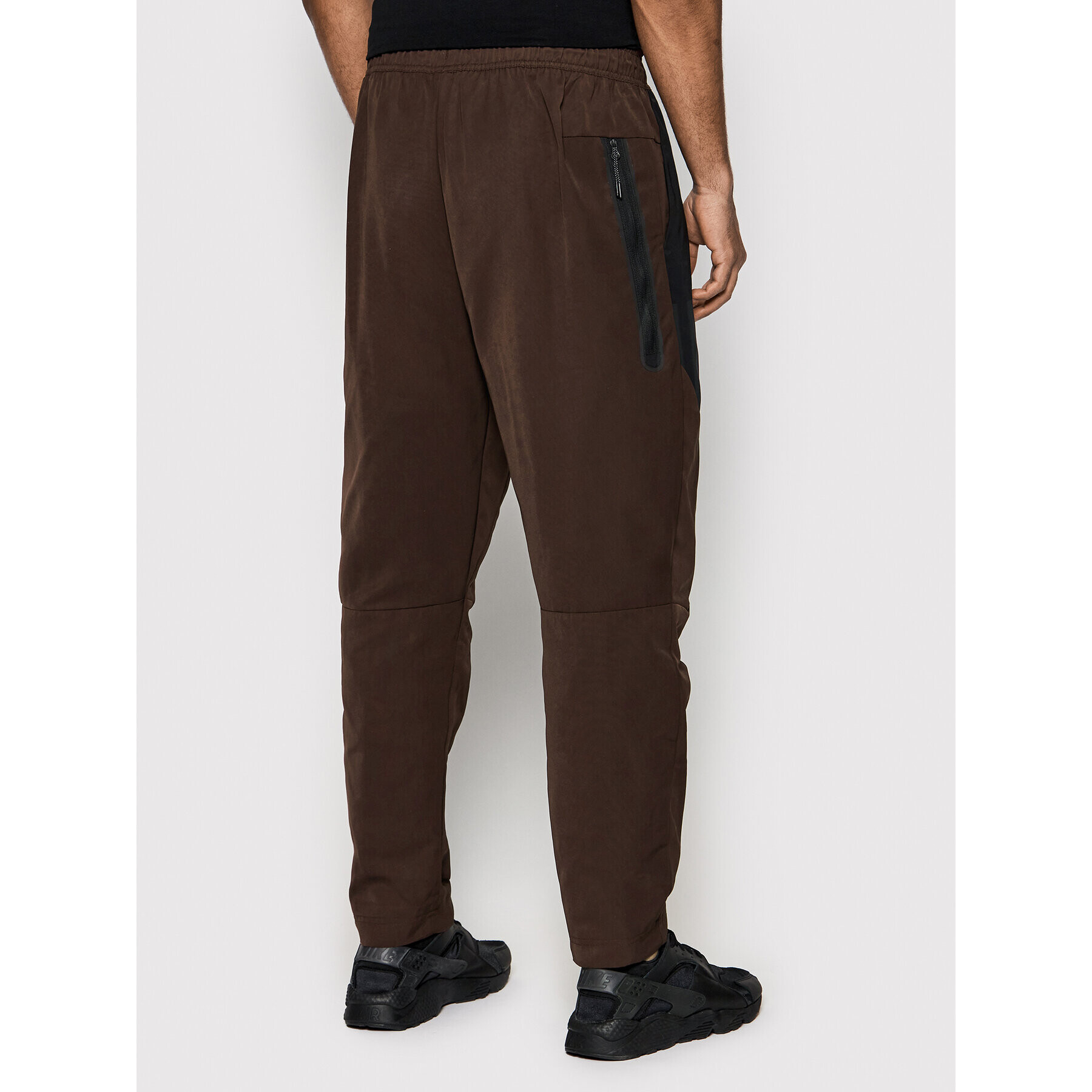 Nike Pantaloni trening Tech Essentials CU4487 Maro Standard Fit - Pled.ro