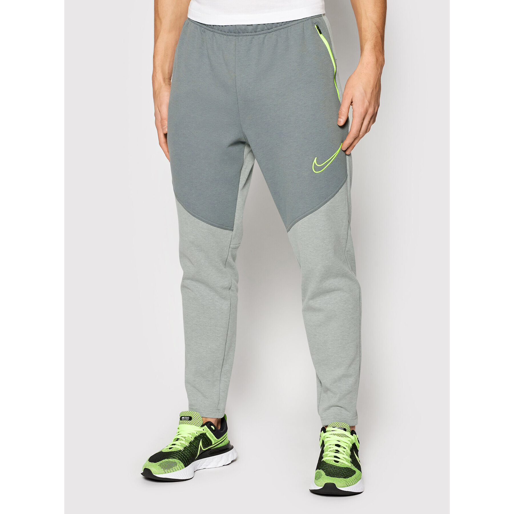 Nike Pantaloni trening Therma-Fit DD2108 Gri Regular Fit - Pled.ro