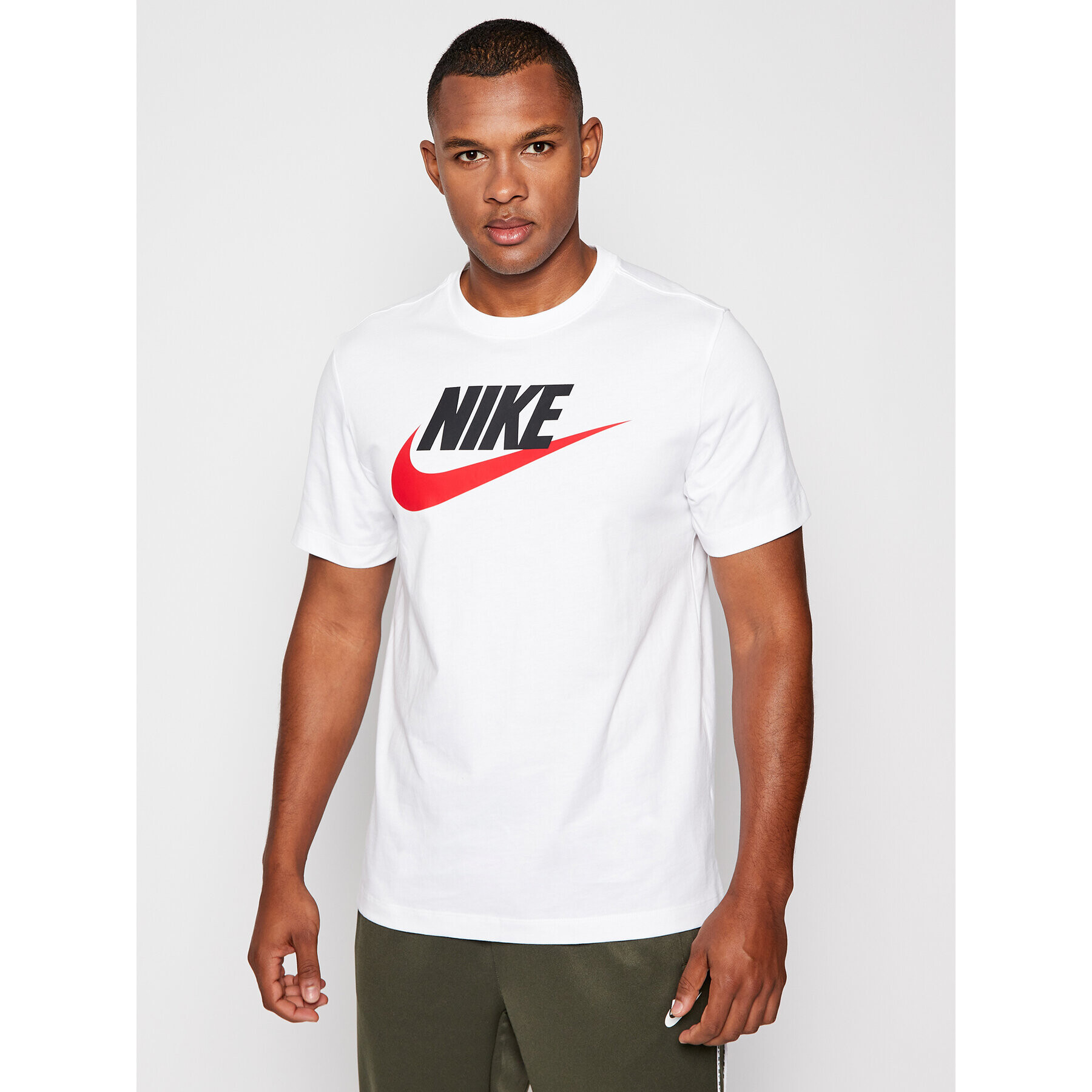 Nike Tricou Icon Futura AR5004 Alb Standard Fit - Pled.ro