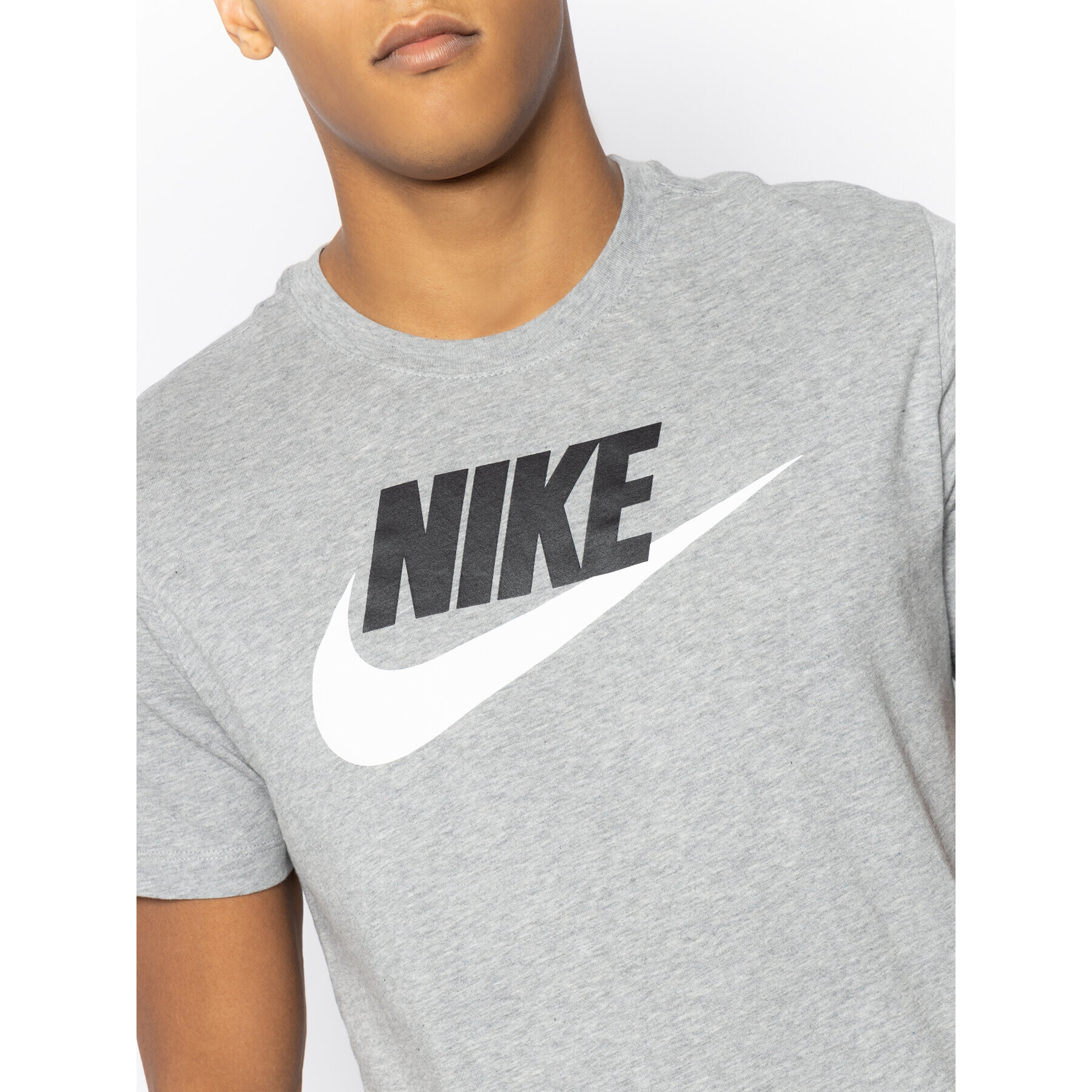 Nike Tricou Icon Futura AR5004 Gri Regular Fit - Pled.ro