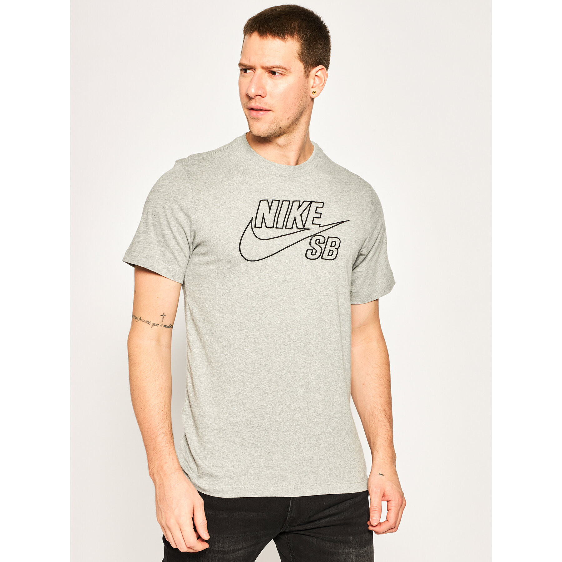 Nike Tricou Skate Logo CD2109 Gri Standard Fit - Pled.ro