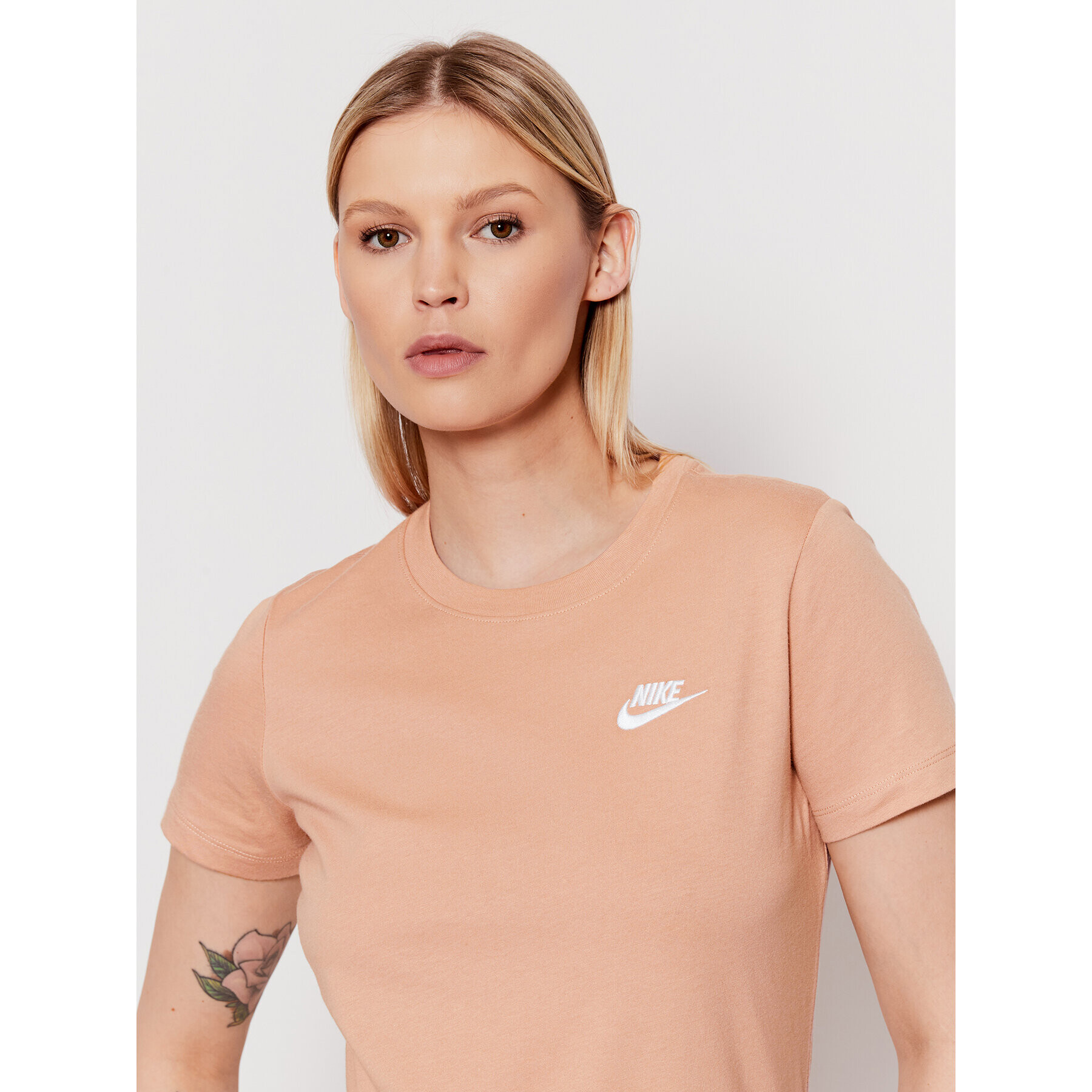 Nike Tricou Sportswear Club DN2393 Roz Relaxed Fit - Pled.ro