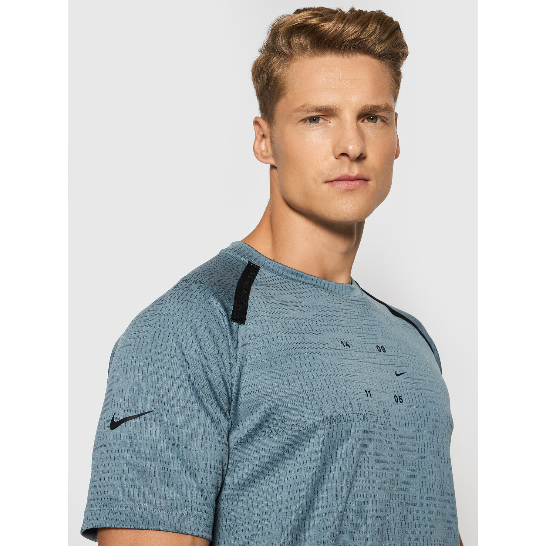 Nike Tricou Tech Pack CU3764 Albastru Standard Fit - Pled.ro